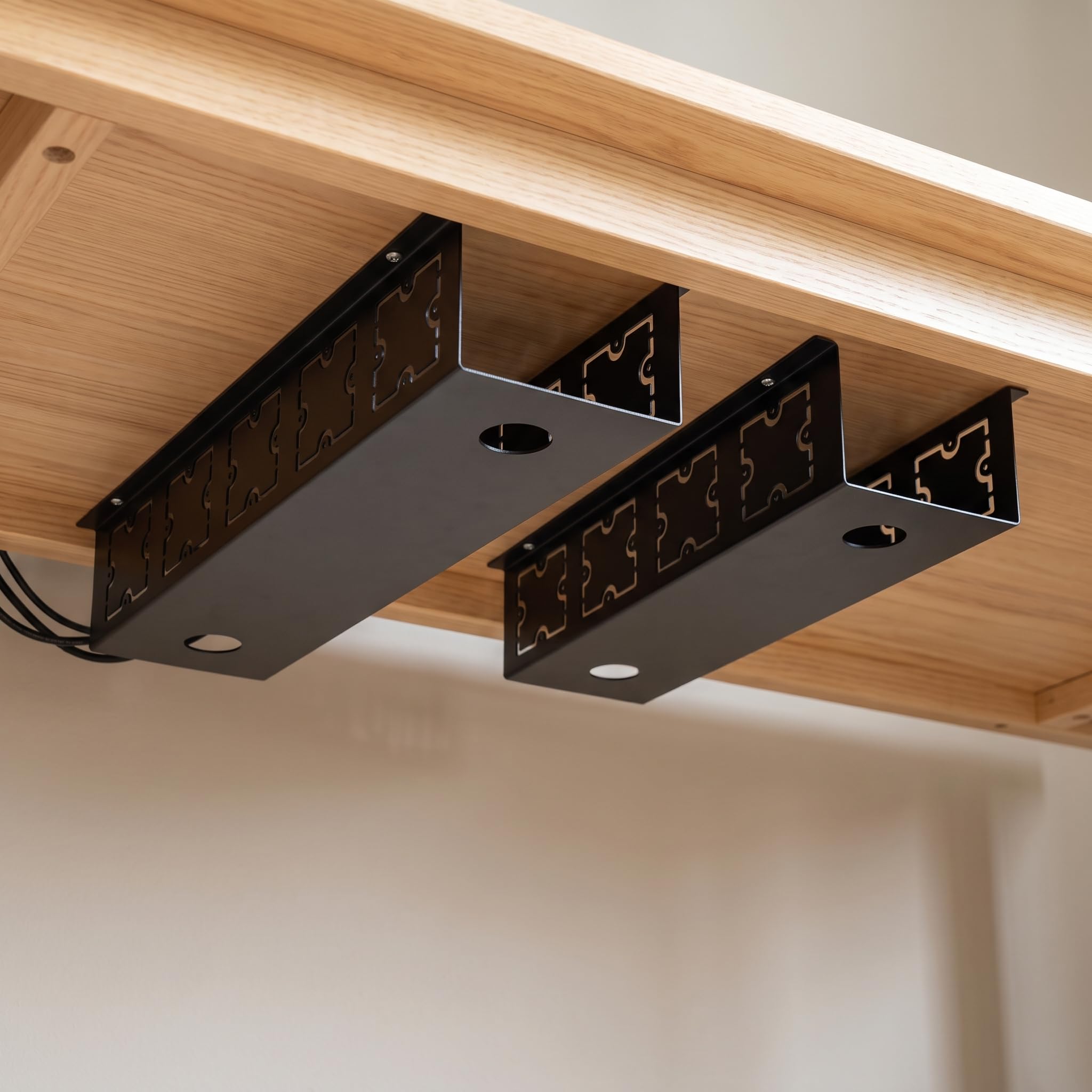 Supporto per Cavi in Acciaio con Viti per Scrivania Computerizzata Gestione Fili Sotto Banco Contenitore Rack per Postazione Lavoro, 750mm lungo