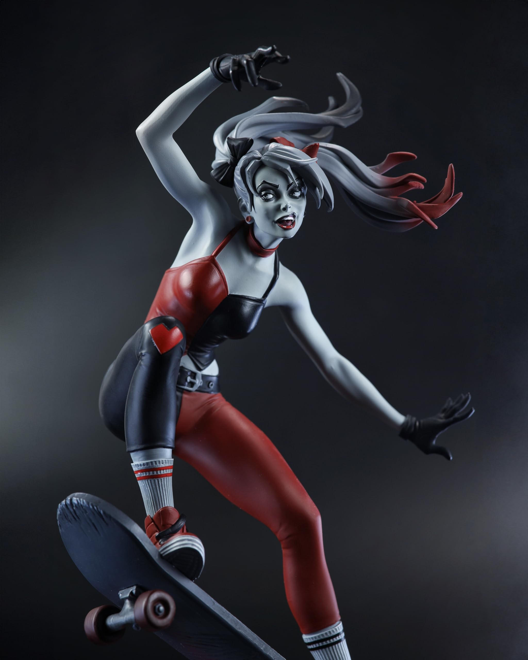 Amazon.co.jp: McFarlane Toys - DC Direct Harley Quinn by Ivan Tao