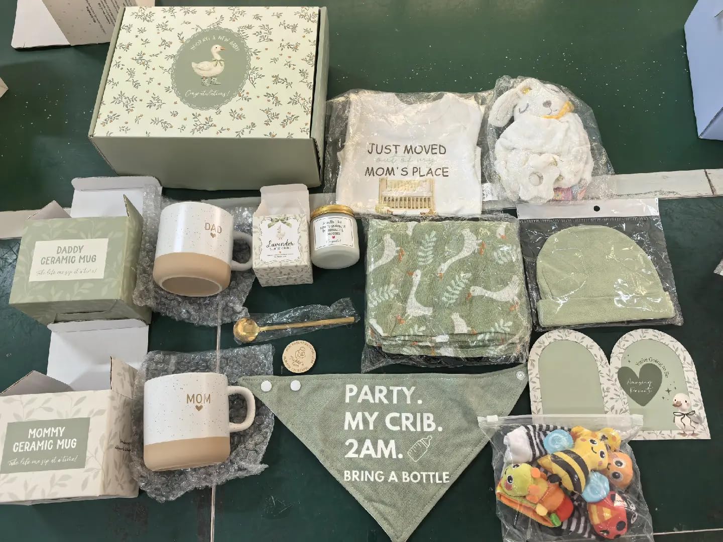 Suhctuptx Geschenk für frischgebackene Mütter für Frauen, Geschenk für Paare, Baby-Geschenkkorb für Jungen und Mädchen, Babyparty, Geschlechtsoffenbarungsgeschenke für werdende Babyprodukte, Eltern