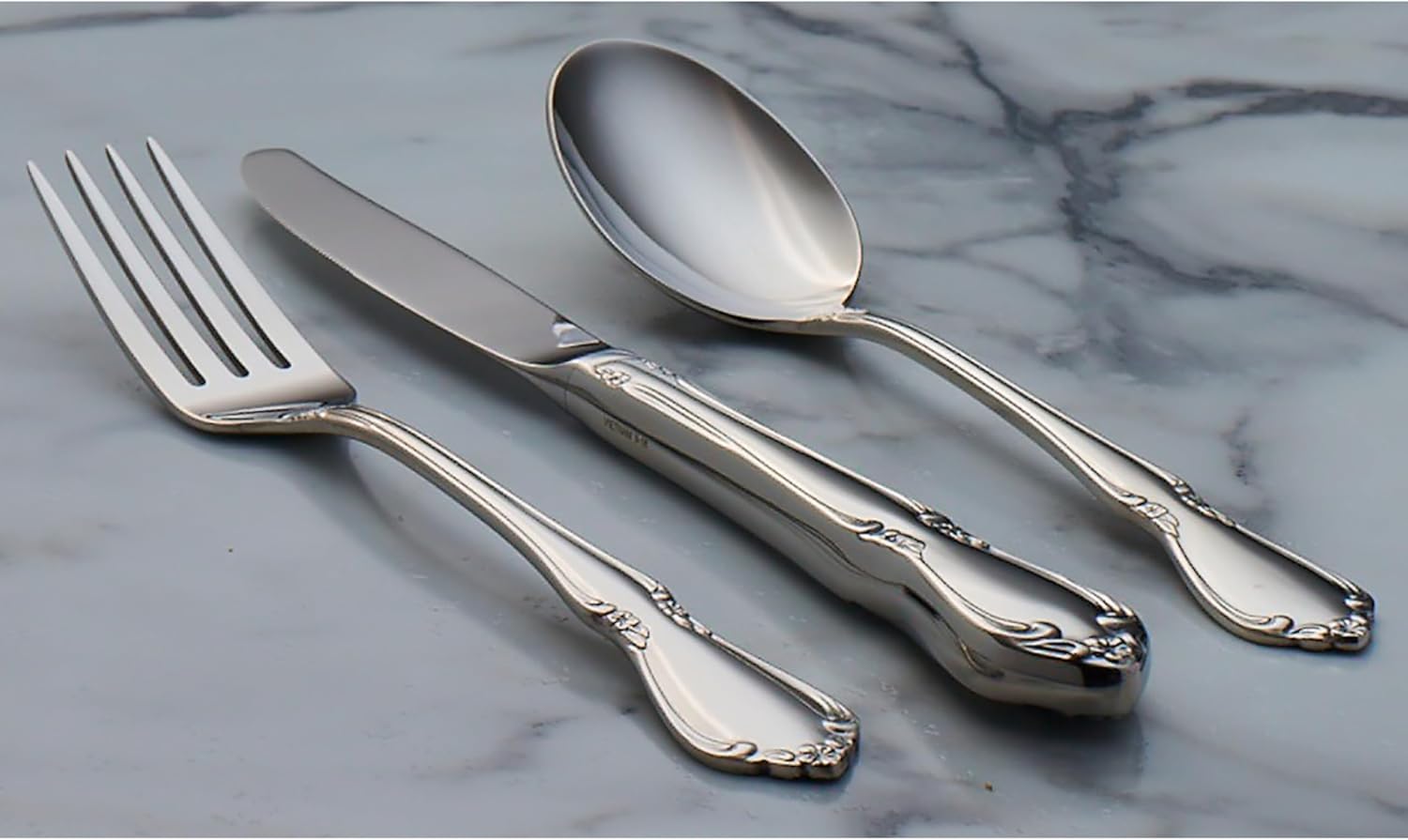 Oneida Silverware Set, Chateau 5-Piece Fine Flatware Place Setting, Service For 1, Dishwasher Safe, 18/10 Stainless Steel, Knives Spoons And Forks, Kitchen and Dining Utensils Set (Silver, 5 Piece)