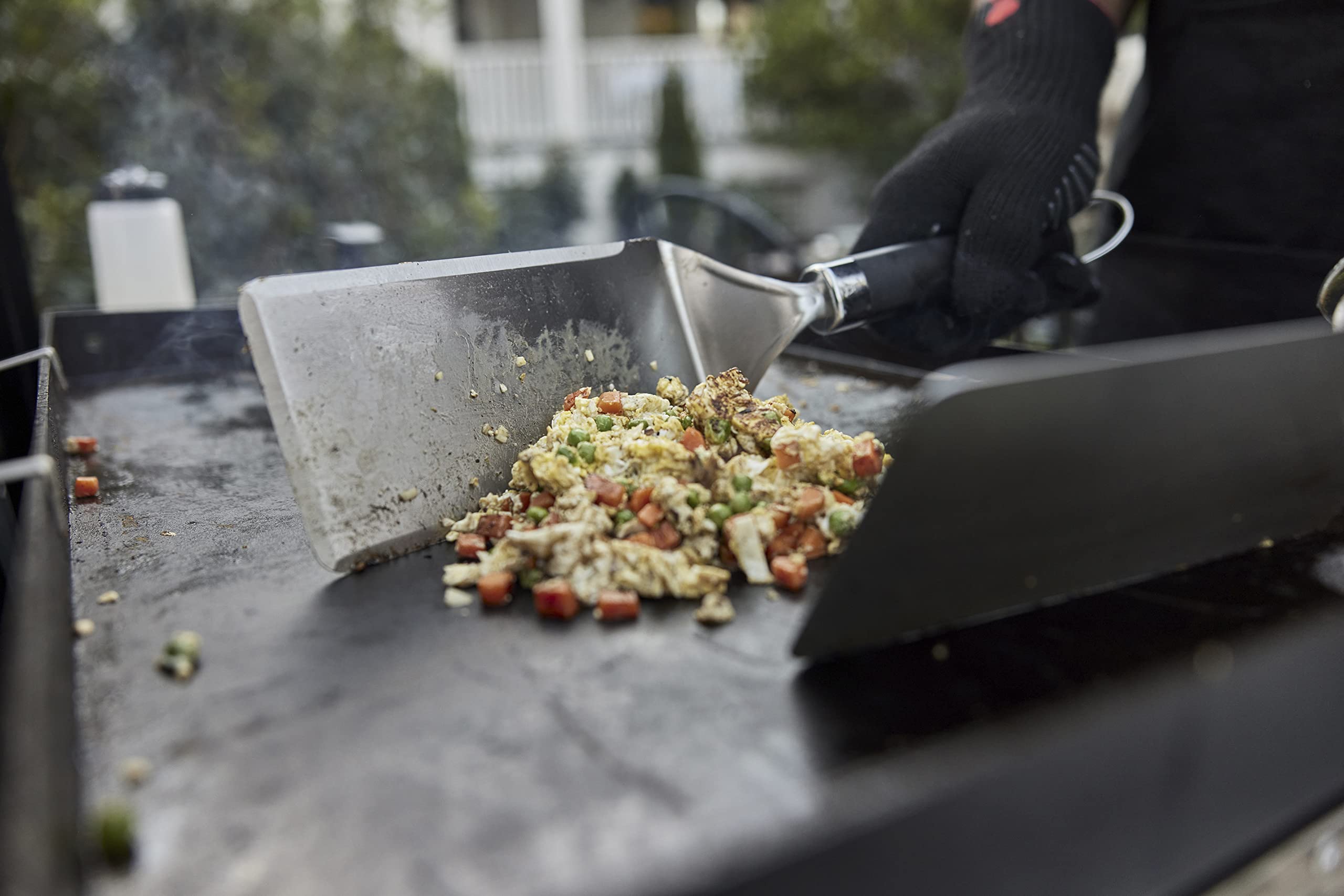 Weber Grillplattenwender (41cm), aus Edelstahl, mit abgeschrägter Kante zum einfachen Gleiten unter das Grillgut, rutschfester Komfortgriff, spülmaschinenfest für einfache Reinigung - Silber (6779)