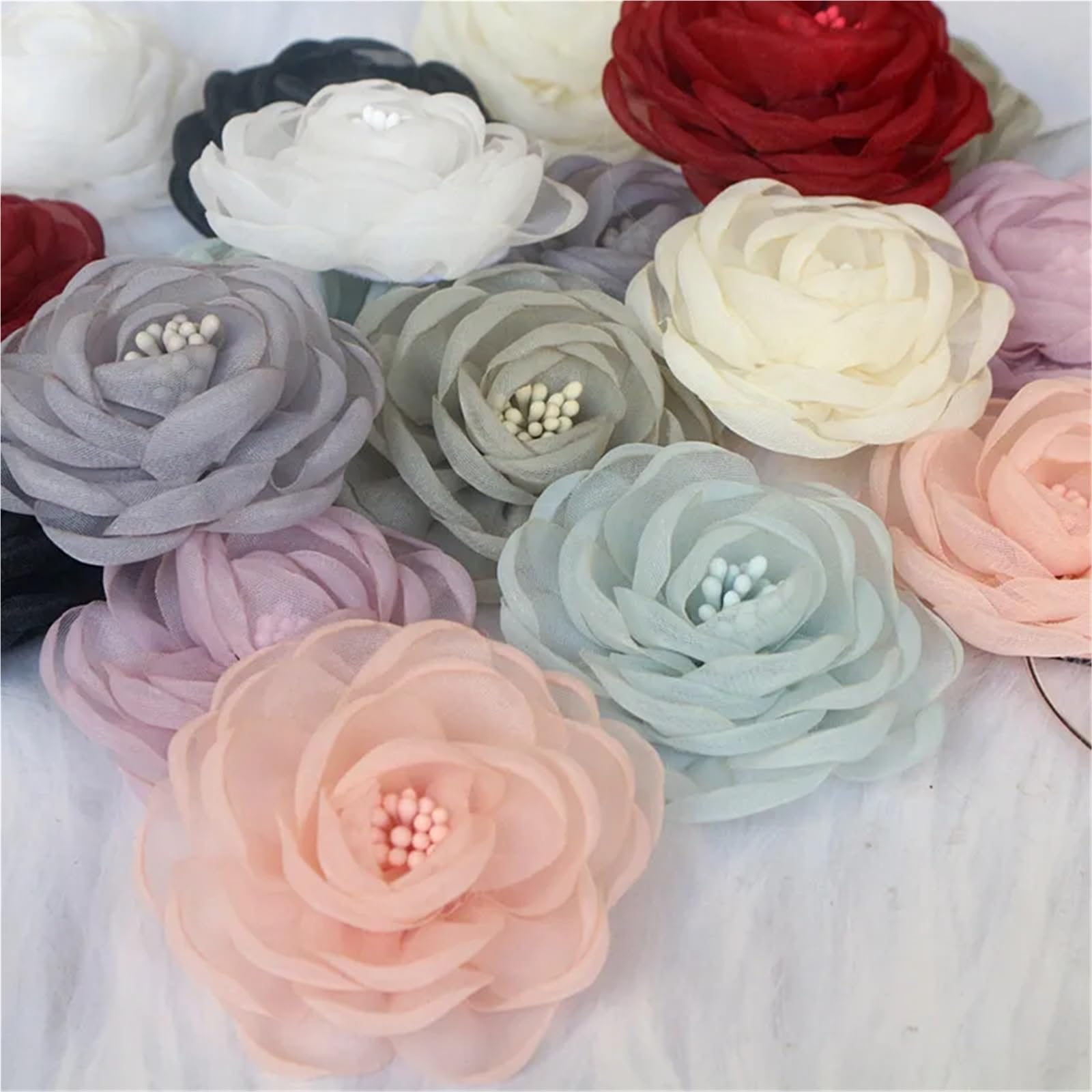 Mini Flores De Tela 50 Rosas Artificiales de 5, cm con núcleo Tela Gasa 3D for decoración Vestidos Boda, Sombreros y Costura DIY(White)