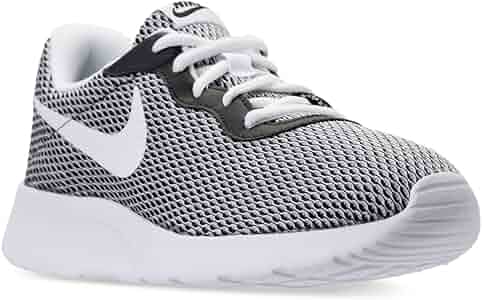 are nike tanjun slip resistant