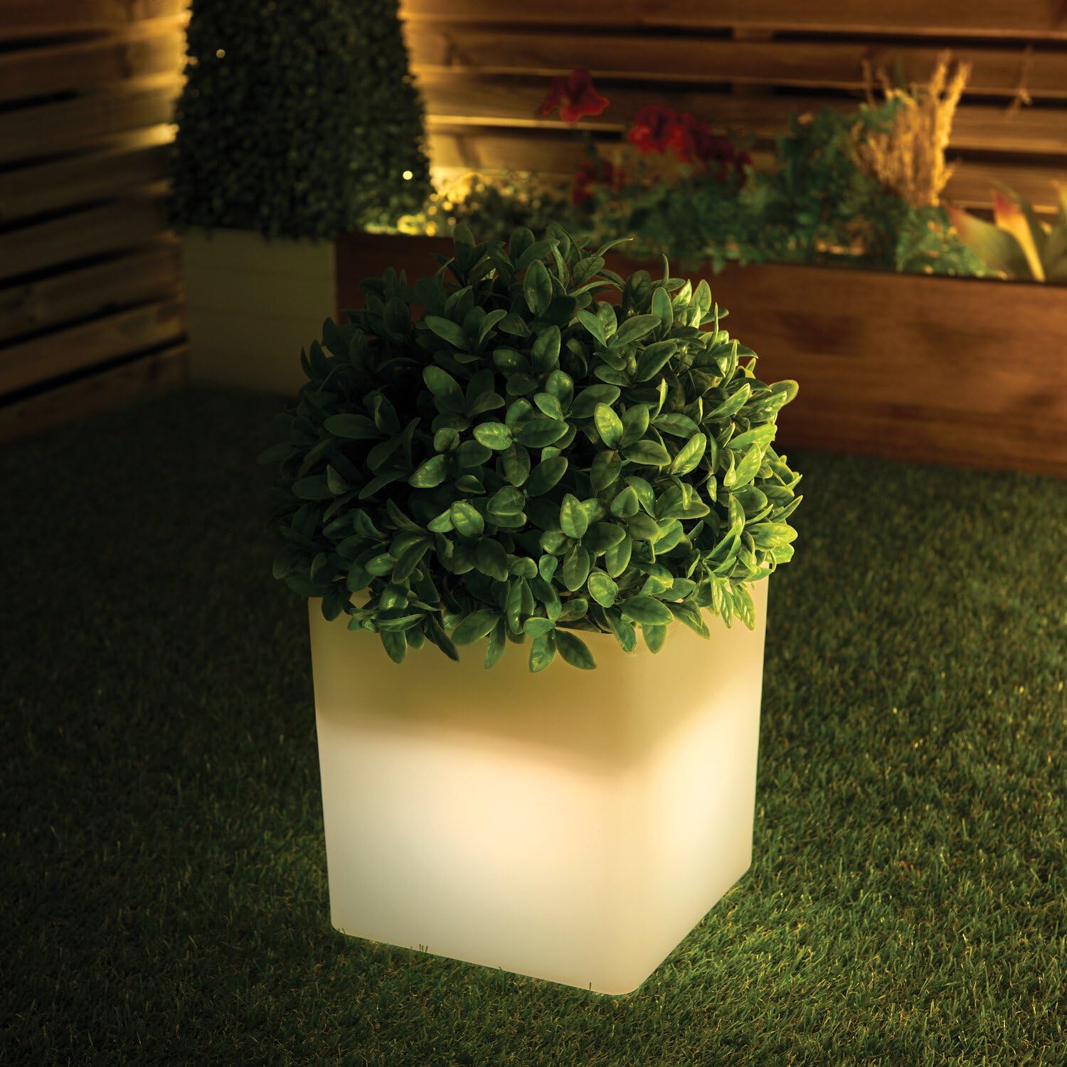 wilko Cube Light-Up Plant Pot, Indoor Outdoor, LED Remote Control Colour Changing, 30x30x31cm
