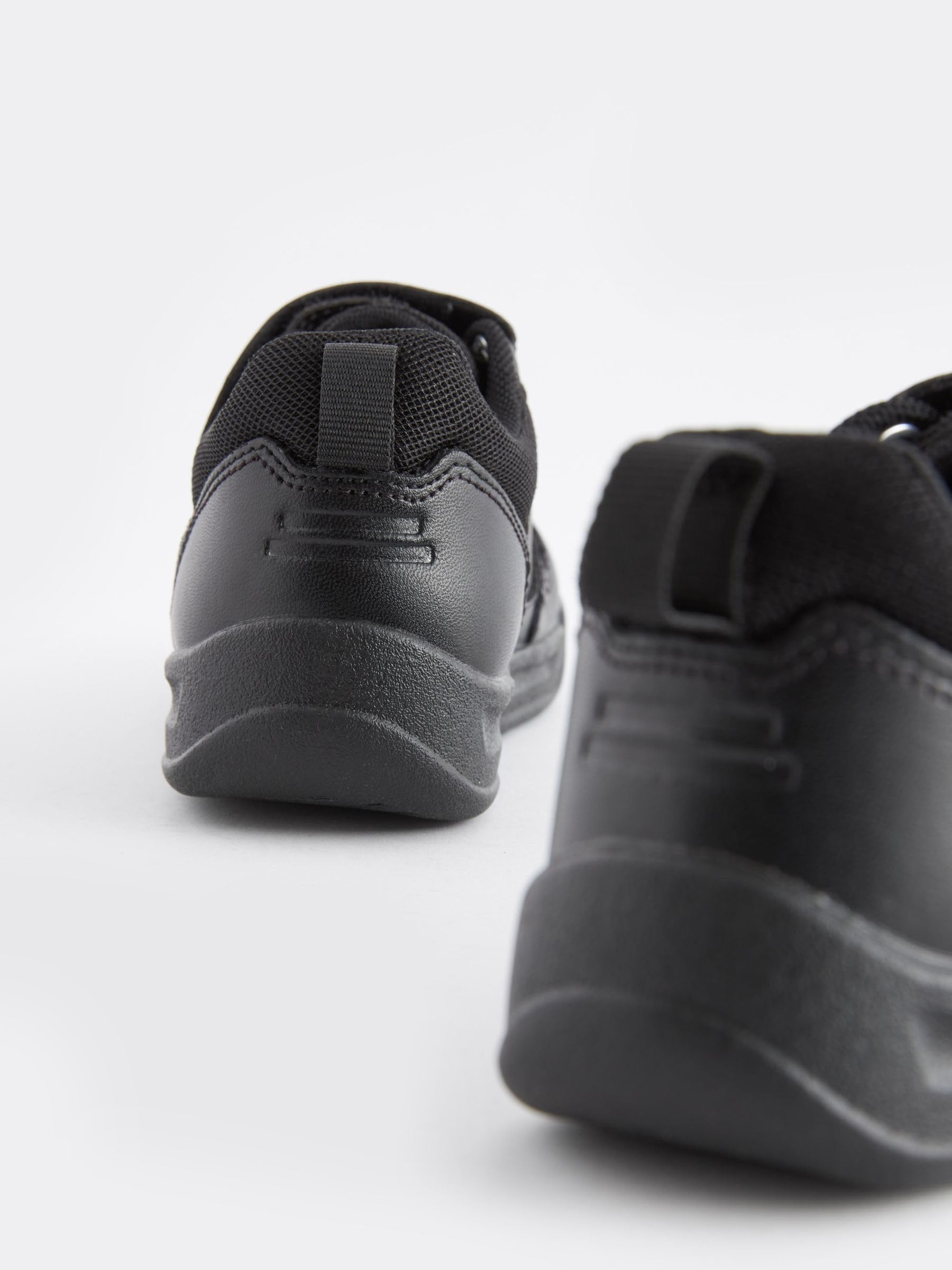 NEXT Niños Zapatillas Escolares de Deporte con Cordones elásticos