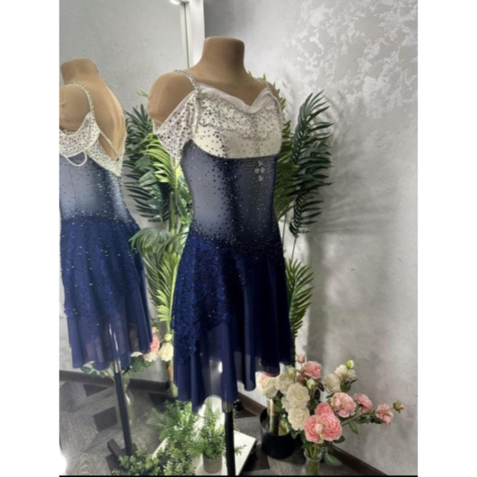 purpleq Damen Eiskunstlaufkleid mit Strass, Wettkampfkleid für Eiskunstlauf, Blau-Weißes Farbverlauf Design, Elegantes Performance Kostüm für Training und Wettbewerb