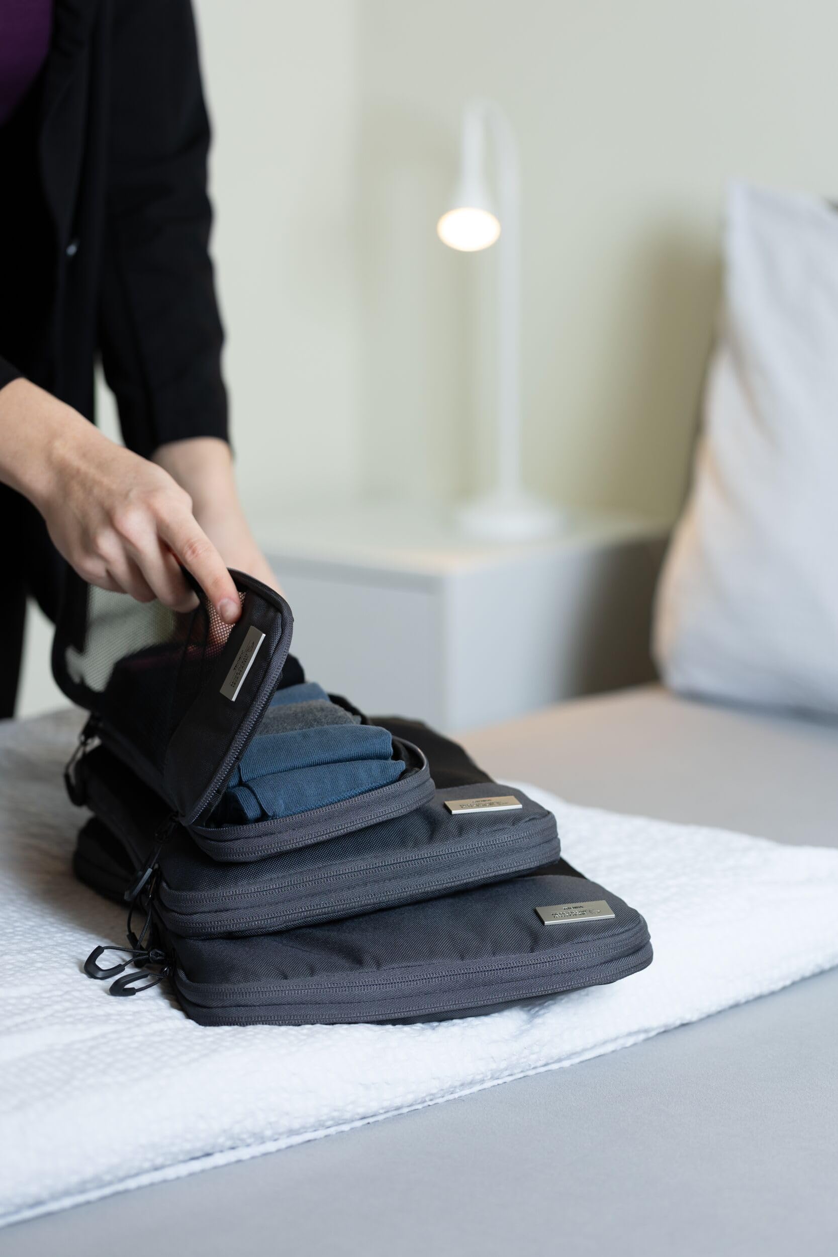 TROIKA Zestaw toreb kompresyjnych Blue CYCLE PACKING CUBES – 3 kieszenie z zamkiem błyskawicznym do oszczędzającego miejsce pakowania ubrań do walizki i plecaka – plastik morski z recyklingu –