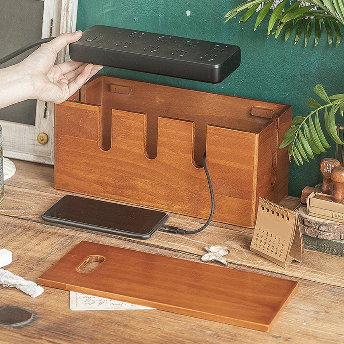Organizador de Cables de Madera Maciza para Escritorio Caja para Organizar Cables Tapa Multifuncional para Regletas y Enchufes Almacenamiento Ordenado para Oficina y Hogar
