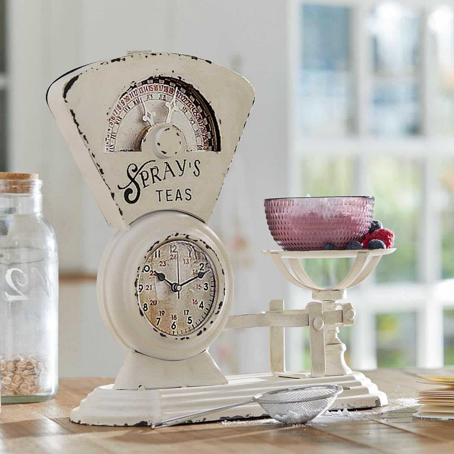 Loberon Uhr Balances, antikweiß | Nostalgisches Design, Waagenoptik, Antikweiß, Glaszifferblatt, Eisen