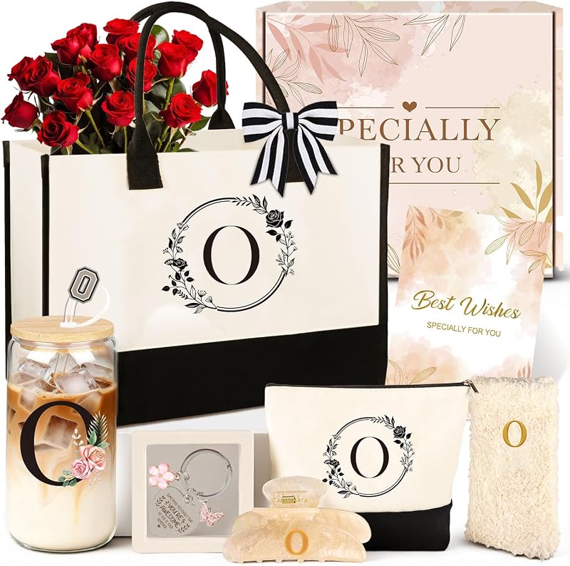 Giftota Conjunto com 9 itens de presente com monograma, bolsa de lona, necessaire de maquiagem, copo de vidro, presilha de cabelo, meias e chaveiro, modelo O
