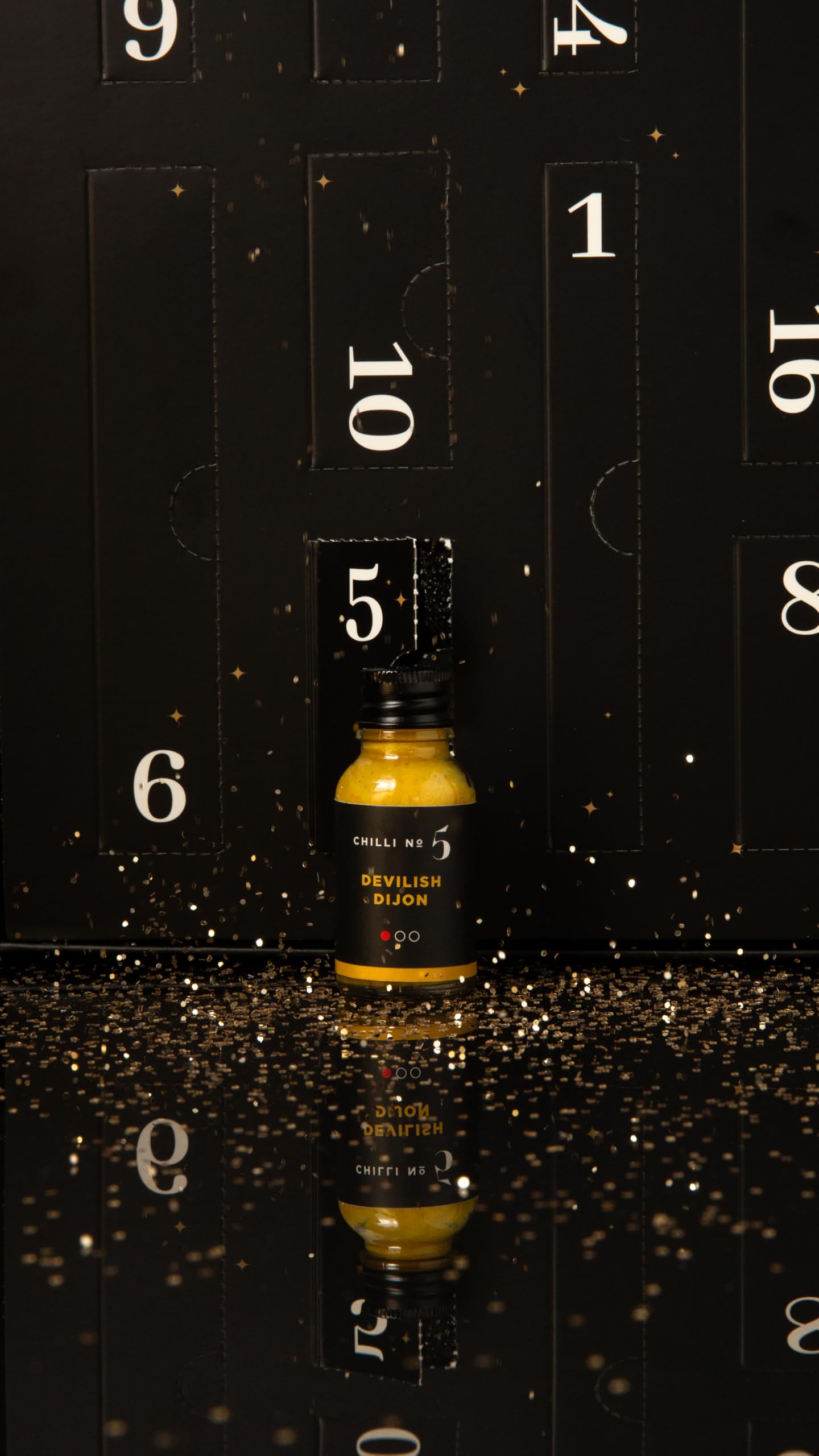 Chilli No. 5 | Calendario de Adviento, selección de productos gourmet de chile n.º 5 en elegante caja de regalo temática navideña, selección de salsa picante, caja de regalo de chile