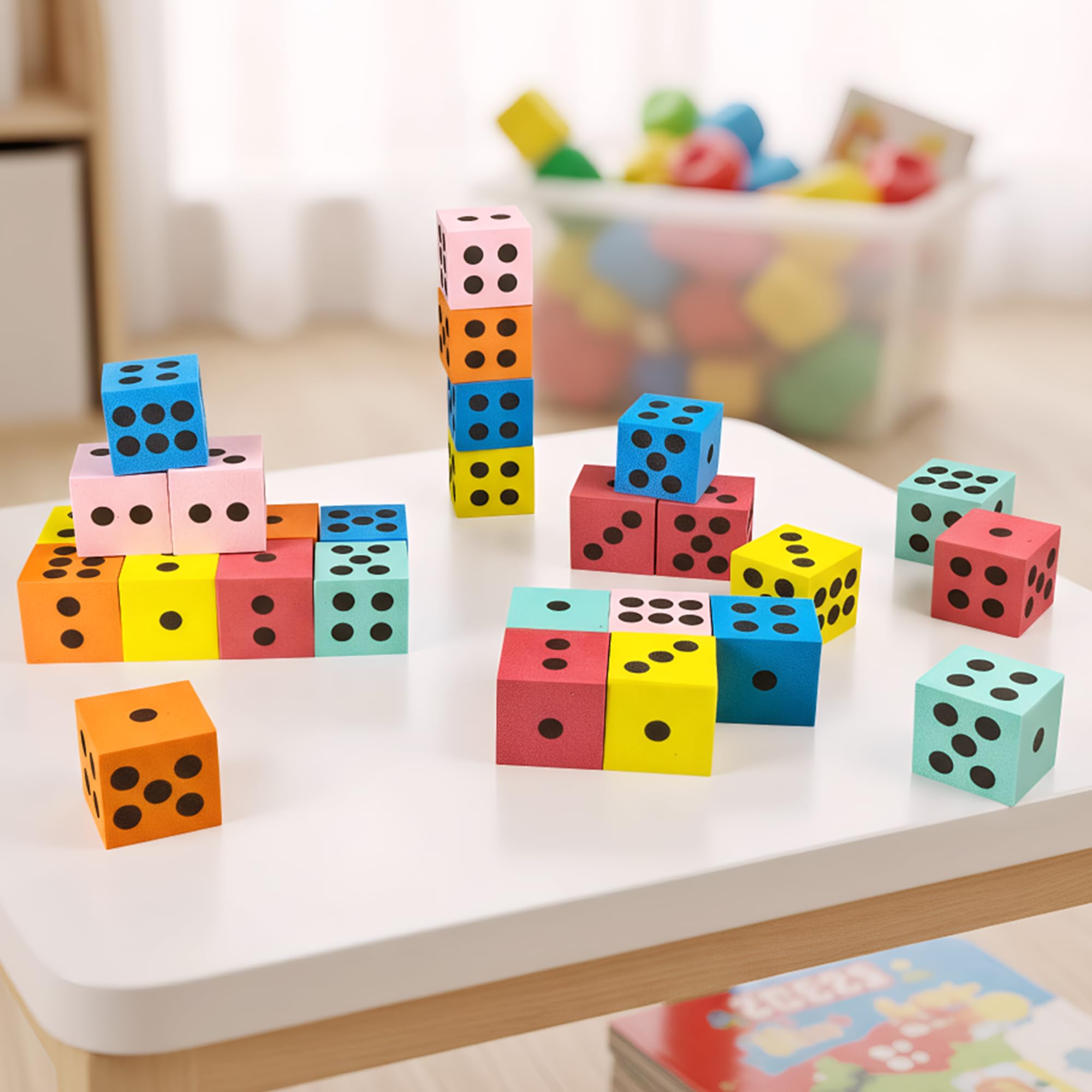 XIPEGPA - Juego de 28 dados de espuma coloridos con números para juegos de matemáticas, construcción de aula, entretenimiento educativo para fiestas, regalos de cumpleaños en 6 colores (1.2 pulgadas)