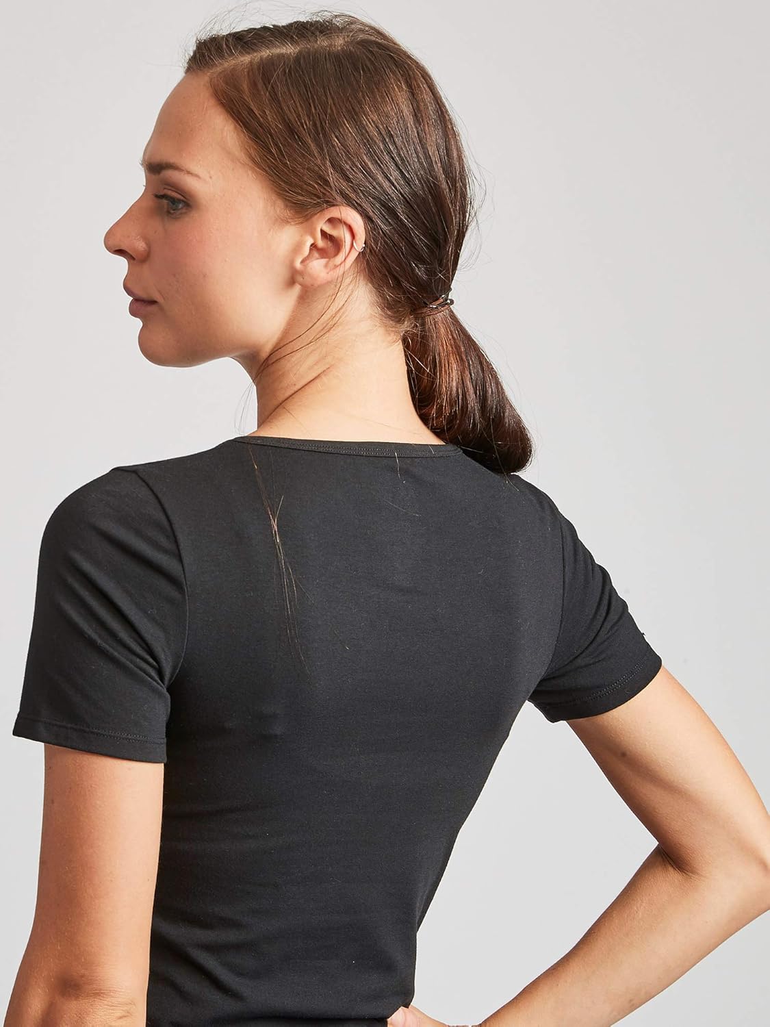 Kalon Women's 4-Pack Scoop Neck T-Shirt Base Layer - Image 4