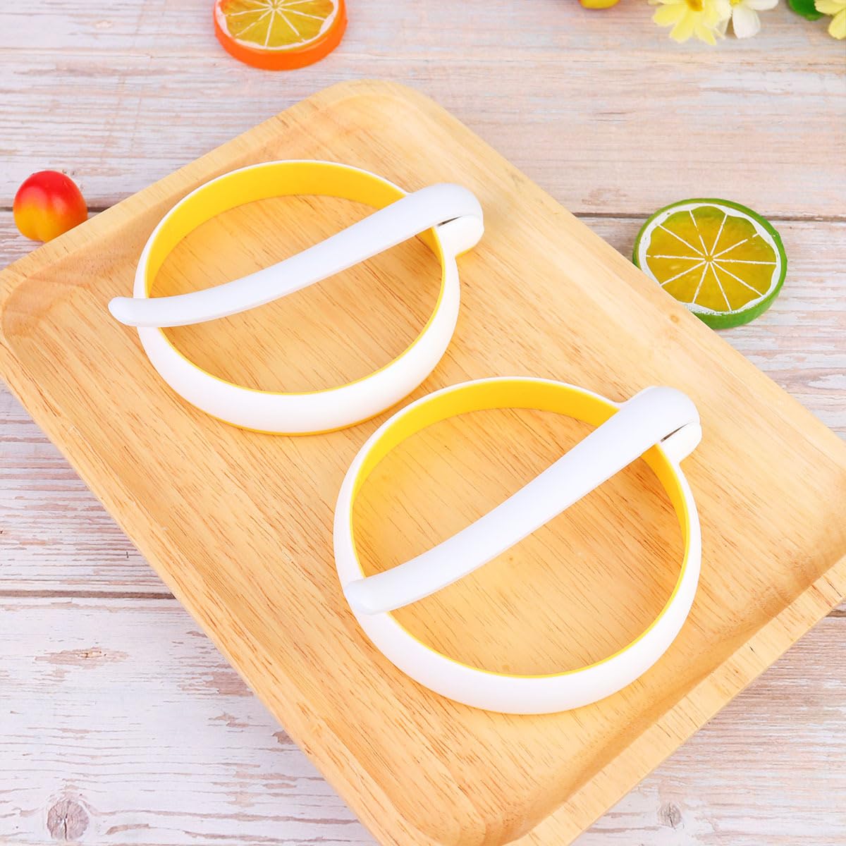 Alipis 2pcs Silicone Egg Ring with Handle, Yellow and White, Round, Non-Stick, Oven Safe, Dishwasher Safe - Image 4