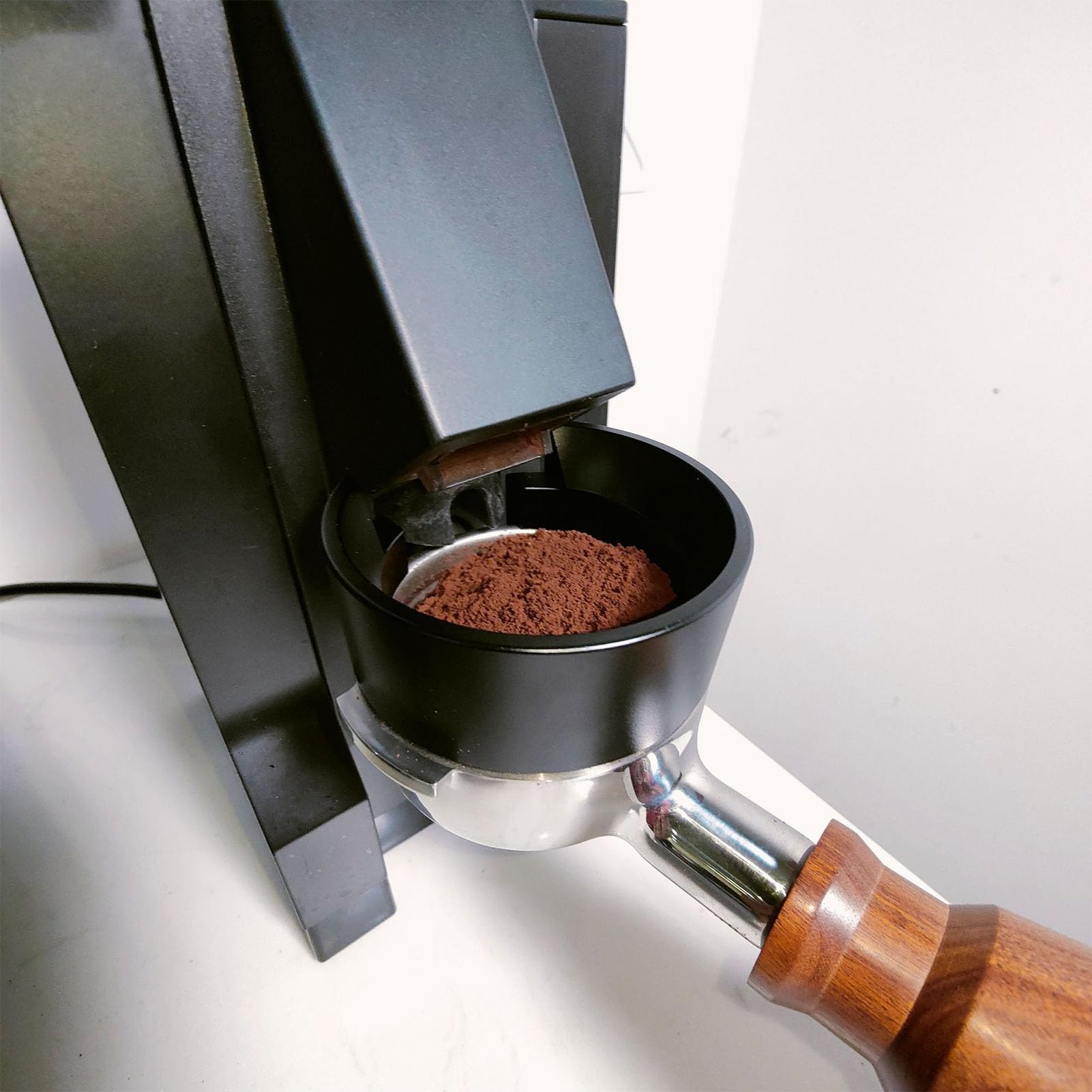 Soporte para portafiltro, portafiltro de café con embudo dosificador, soporte de aleación de aluminio variable de 58 mm para baristas domésticos y uso en la oficina, preparación de café sin esfuerzo