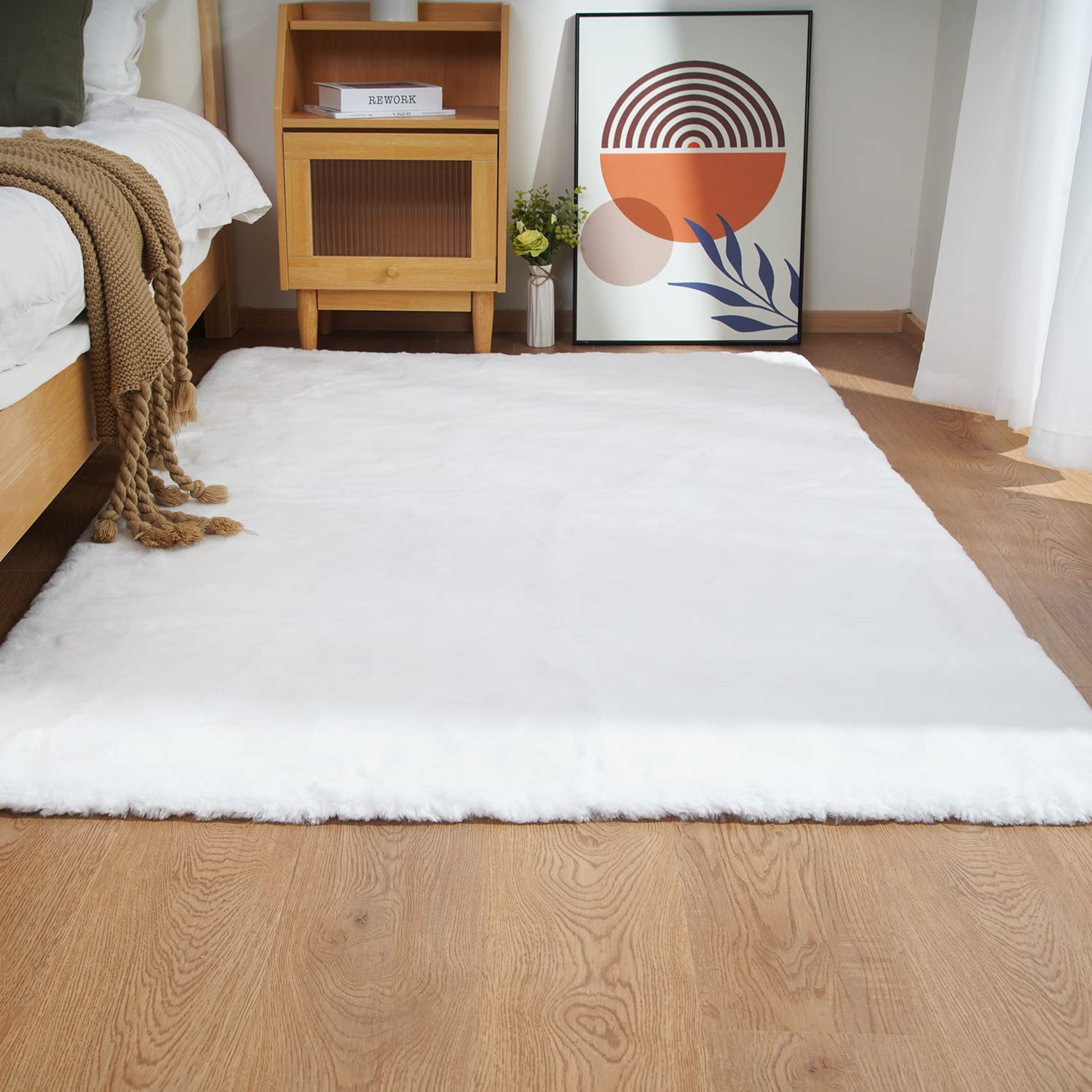 Ghouse Faux Tappetto di Pelle di Pecora Tappeto a Pelo Corto Lavabile Fluffy Uni Effetto Pelliccia Antiscivolo Facile da Pulire, Dimensione:60 x 90 cm, Colore: Bianco