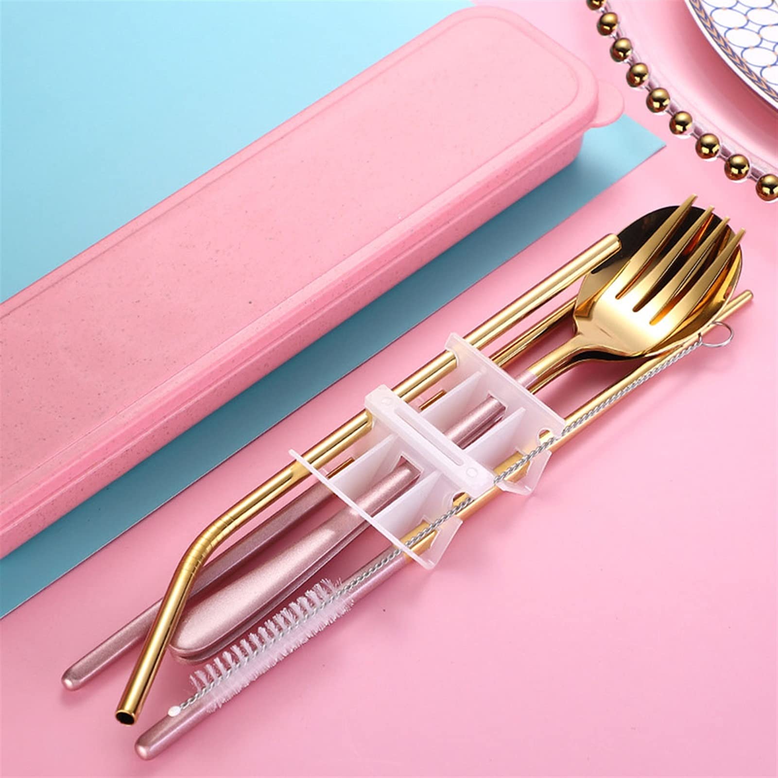 5pcs / Set de dîner de vaisselle Voyage Camping Couverts Ensemble de couverts réutilisables avec des baguettes de fourche de cuillère en paille en métal et un boîtier portable Coutellerie