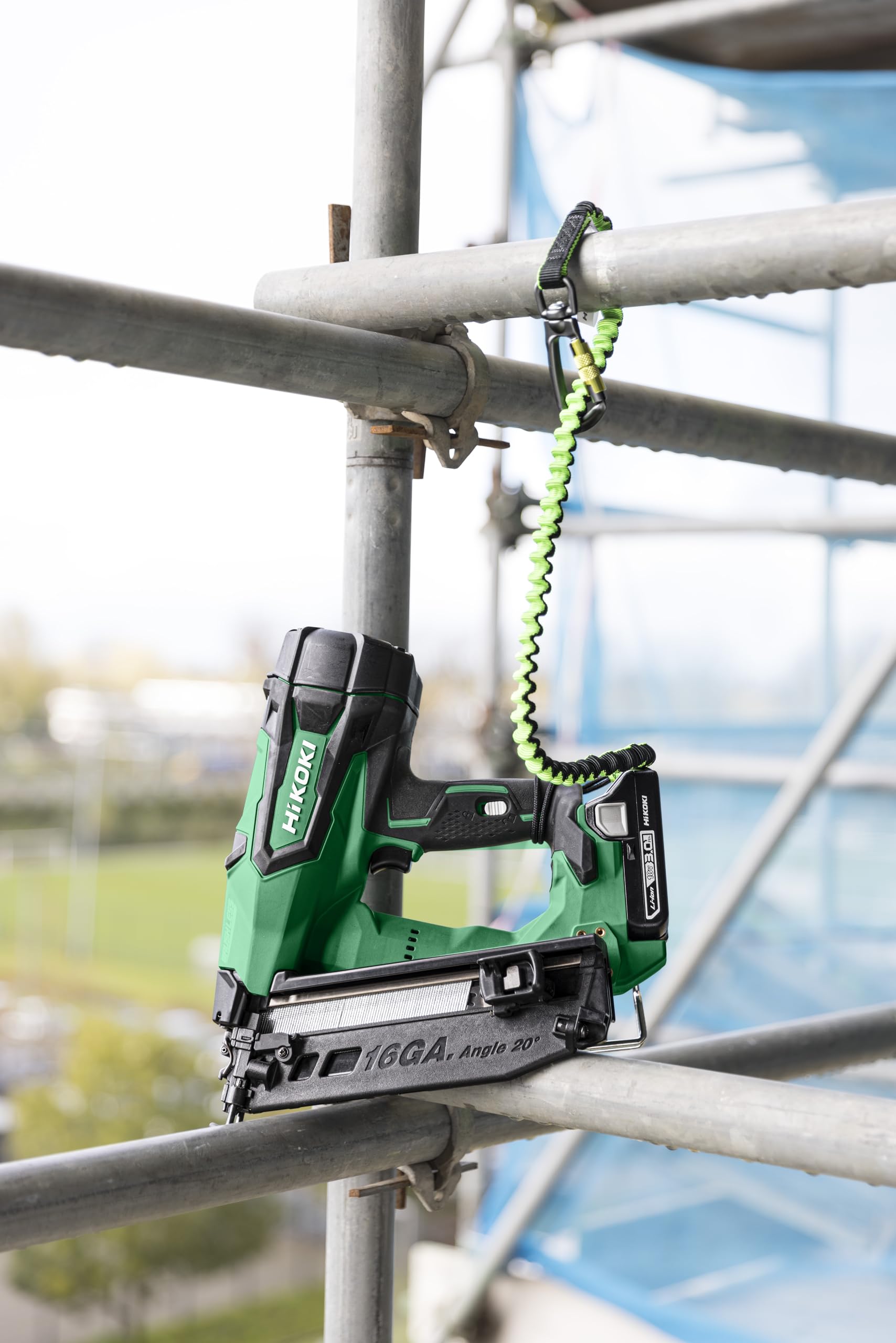 HiKOKI Akku-Nagler - 18 V, 32-65 mm, bürstenloser Motor, LED-Beleuchtung, wartungsfrei, 1.200 Nägel pro Ladung - Werkzeuglose Tiefeneinstellung (ohne Akku & Ladegerät) | Bürstenloser Motor, LED, Sicherheitsnase, ohne Akku und Ladegerät, inkl. Schutzbrille