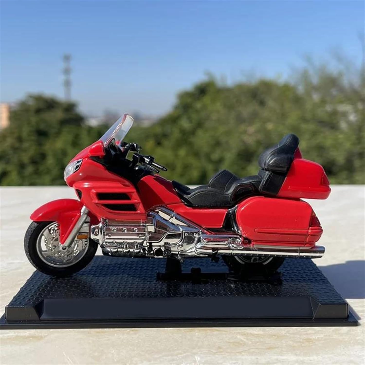 バイクスケールモデル 1:24 ダイキャストメタルバイクモデル スタンド飾り付き に適合するホンダ ゴールドウィング 2004