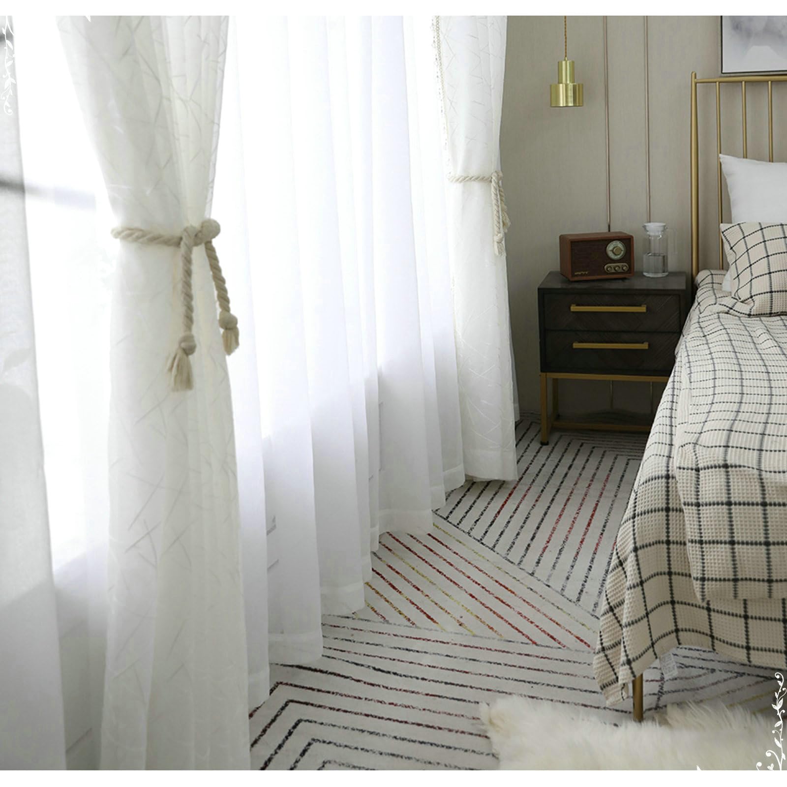 Gualiy Durchsichtige Vorhänge Transparent, Gardinen Wohnzimmer 2er Set Weiß Haken 107x132CM Geometrische Linien Gestickt Vorhang für Wohnung