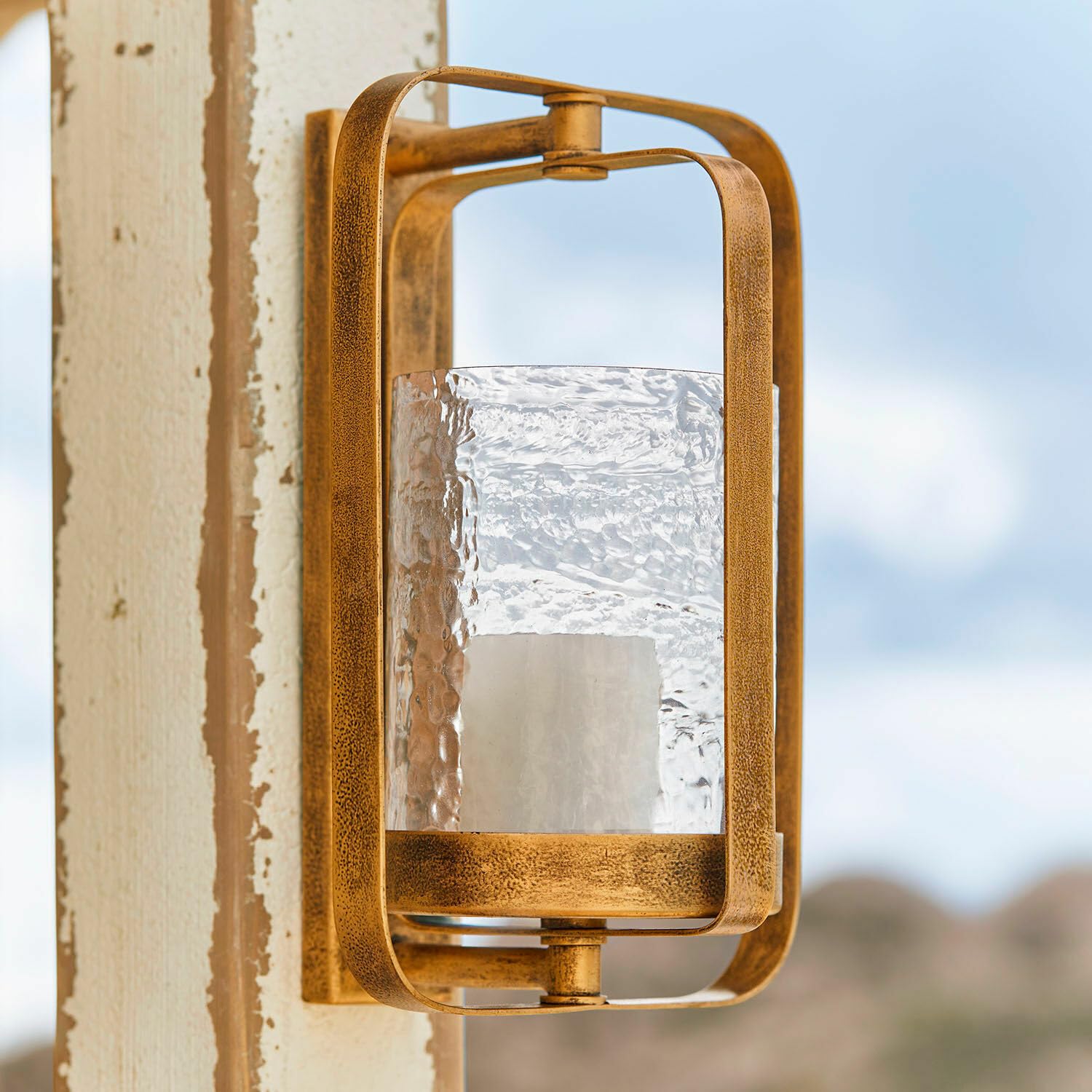 Loberon Wandkerzenhalter Vauxandre, antikgold | Kunstvoller Retro-Charme - für Stumpenkerzen - mit Glaseinsatz - Wandleuchter - Eisen