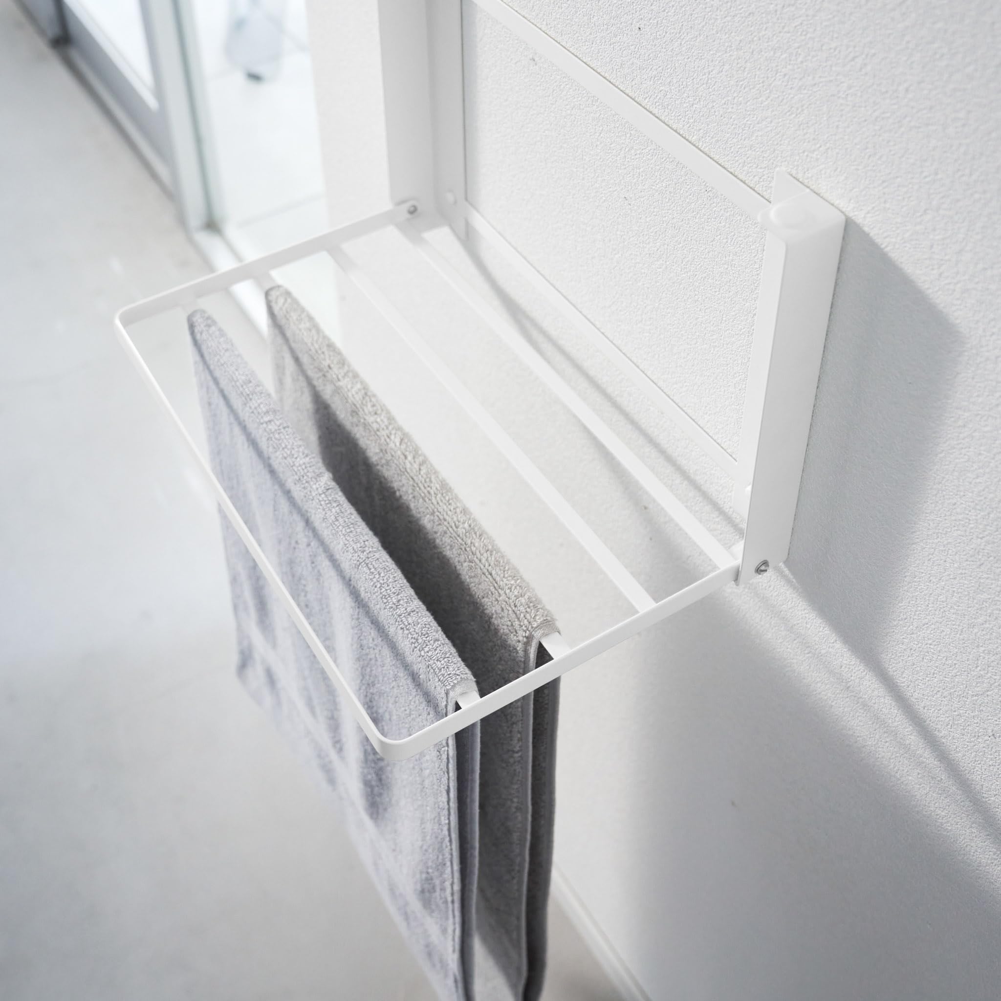 YAMAZAKI 8142 Tower Klappbare Ablage, weiß, Stahl/Magnet/Silikon, minimalistisch, 26 x 41 x 25,5 cm