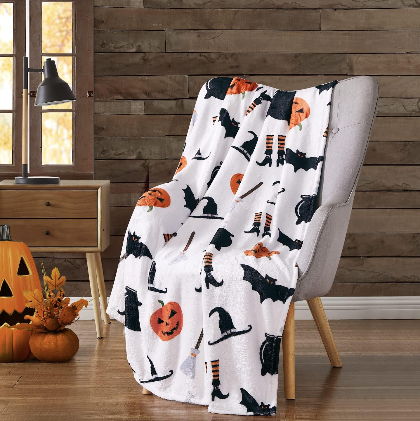 Halloween Soft Fleece Throw Blanket: Witches Witch Hat Jack O'Lantern Pumpkins Caldron Black Bats Orange Black on White Print on Velvet Fleece for Sofa Bed Couch Chair Dorm