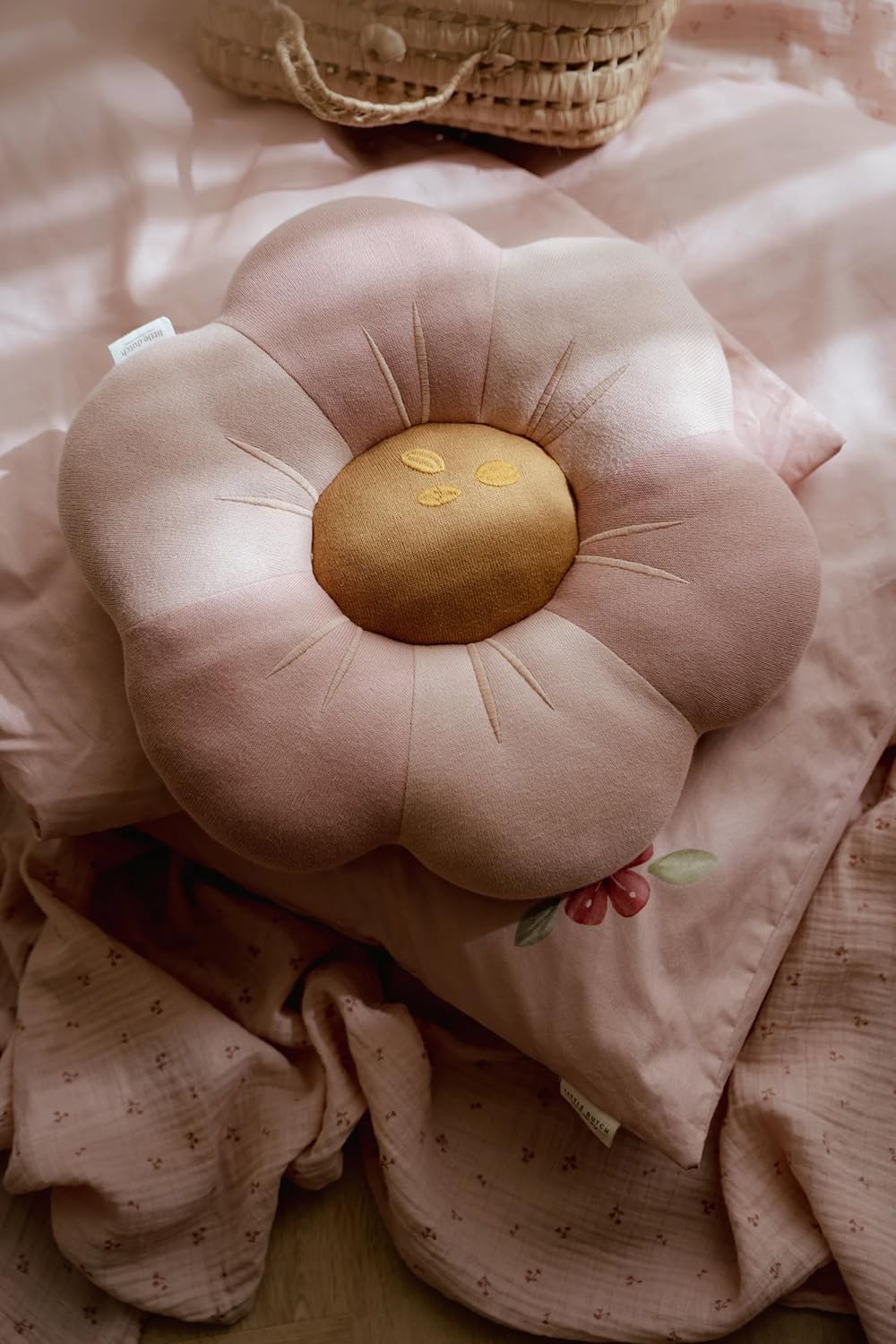 Little Dutch Kissen Kuschelkissen in Blumenform - Kinderkissen Strick - Dekokissen für Baby- & Kinderzimmer - für Mädchen - Fairy Garden rosa