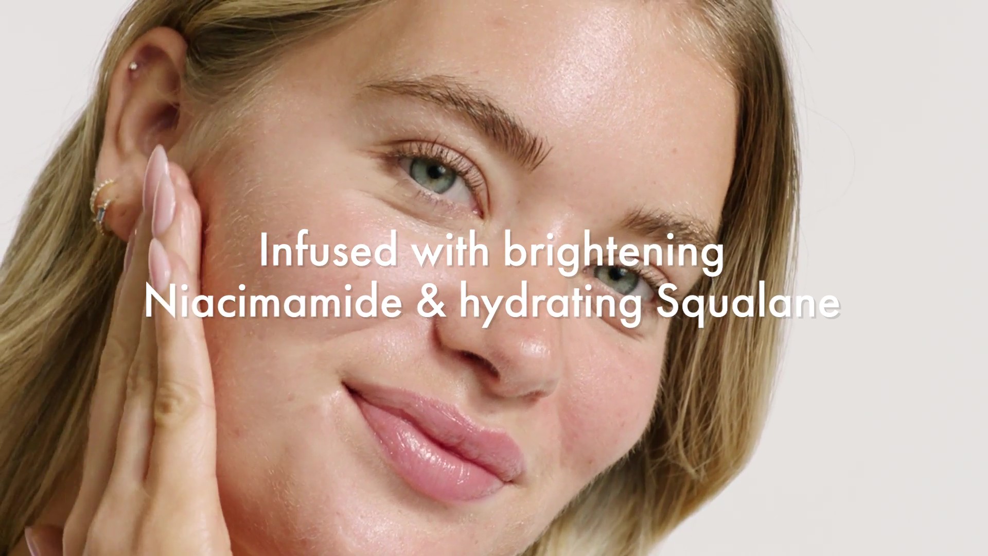 Isle of Paradise Sunny Serum Bronzing Serum – Instantly Illuminating Liquid Face Bronzer with Niacinamide, Buildable Wash-Off Formula for Versatile Wear – 1.01 fl oz