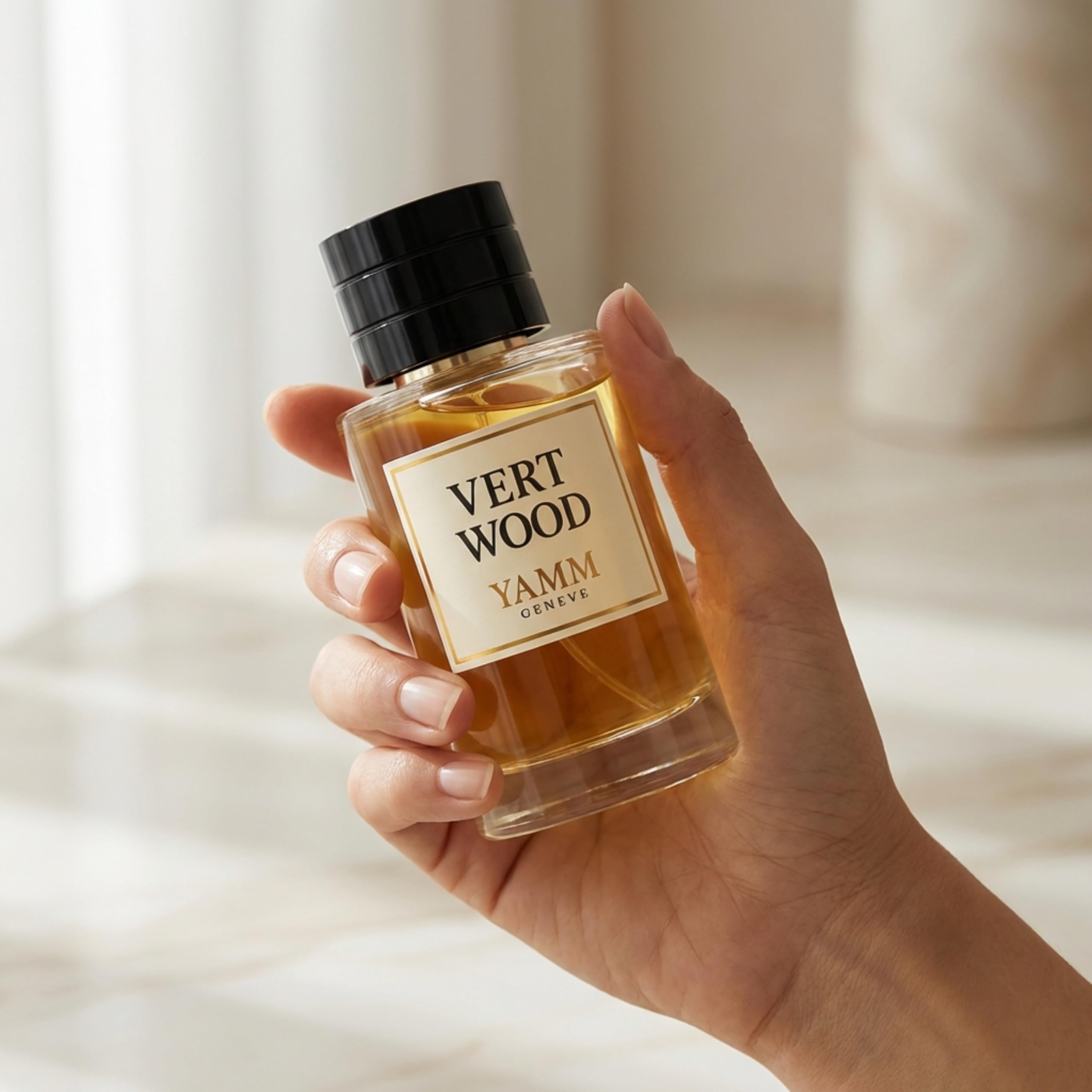 Vert Wood – Extrait de Parfum Homme – Cyprès & Cèdre – 50 ml | Accord boisé aromatique très frais et structuré, à la tenue durable, avec agrumes, cyprès, gaïac et cèdre.