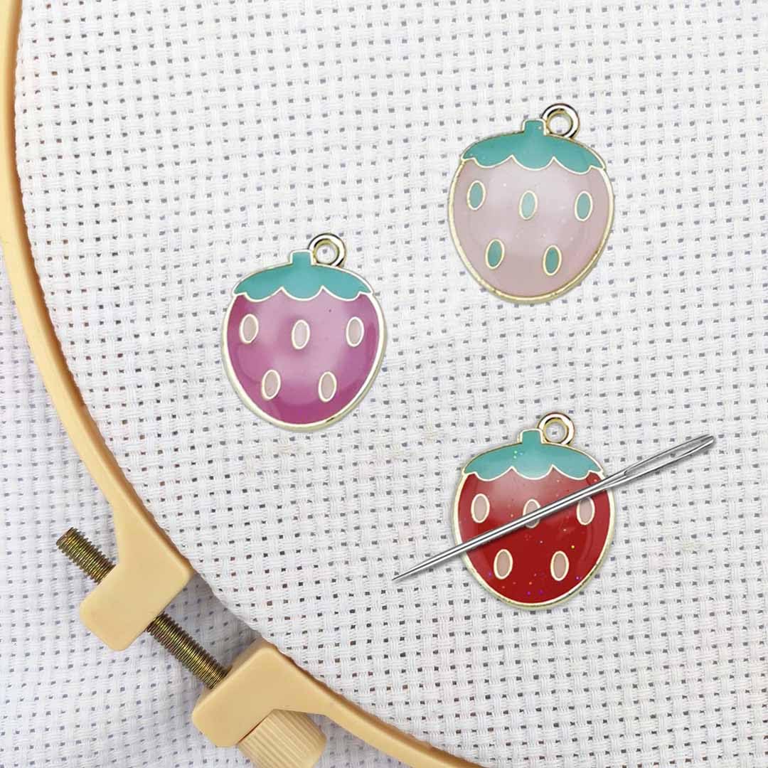 2 PCS Strawberry Needle Minders Magnetic Needles Nanny Cross Stitch Embroidery Needlework Accessories Pins Holders Rose Red