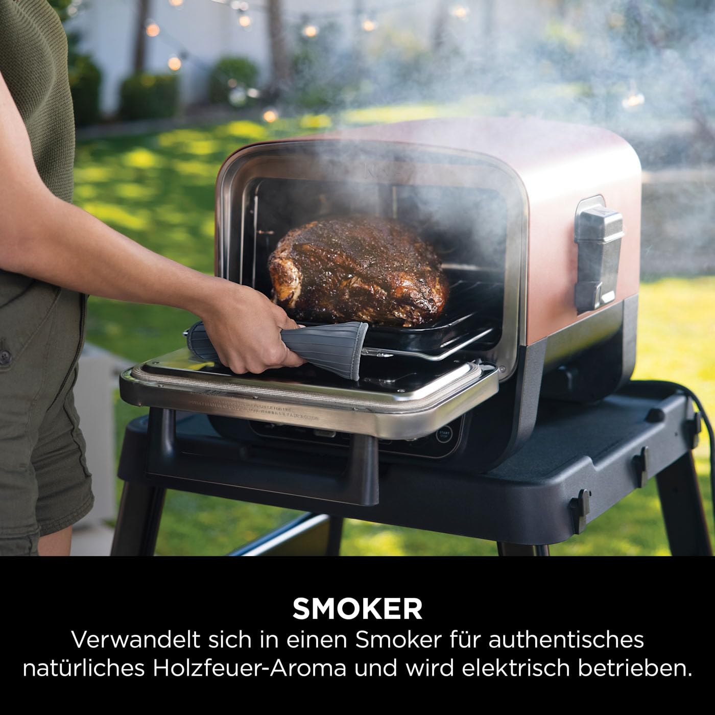 Ninja Woodfire Outdoor-Ofen, 8-in-1-Pizza- Ofen, BBQ-Smoker mit Bratrost, OO101EU + verstellbarer Ständer und Beistelltisch 4718J800EUUK