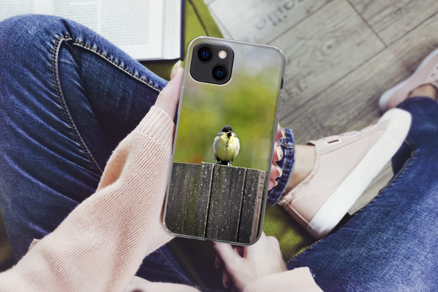 MuchoWow Funda para iPhone 13 - Tres jóvenes Tetas Grandes sentadas en una Valla - Funda de Silicona/Funda Blanda para teléfono móvil