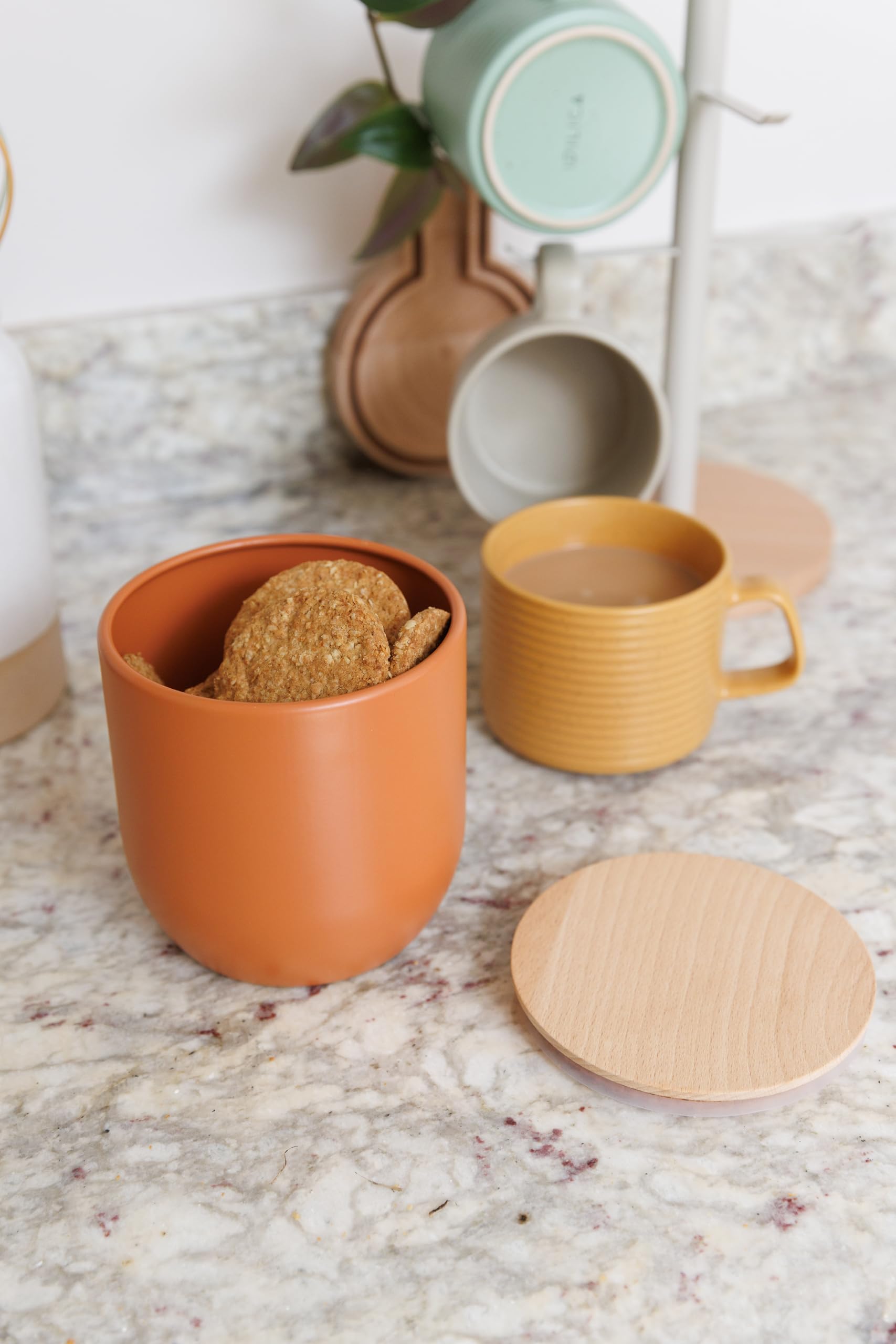 KitchenCraft Idilica Pojemnik kuchenny z hermetyczną pokrywką, okrągły pojemnik z drewnianą pokrywką i matowym wykończeniem na herbatę, kawę lub cukier, 12 x 12 cm, terakota