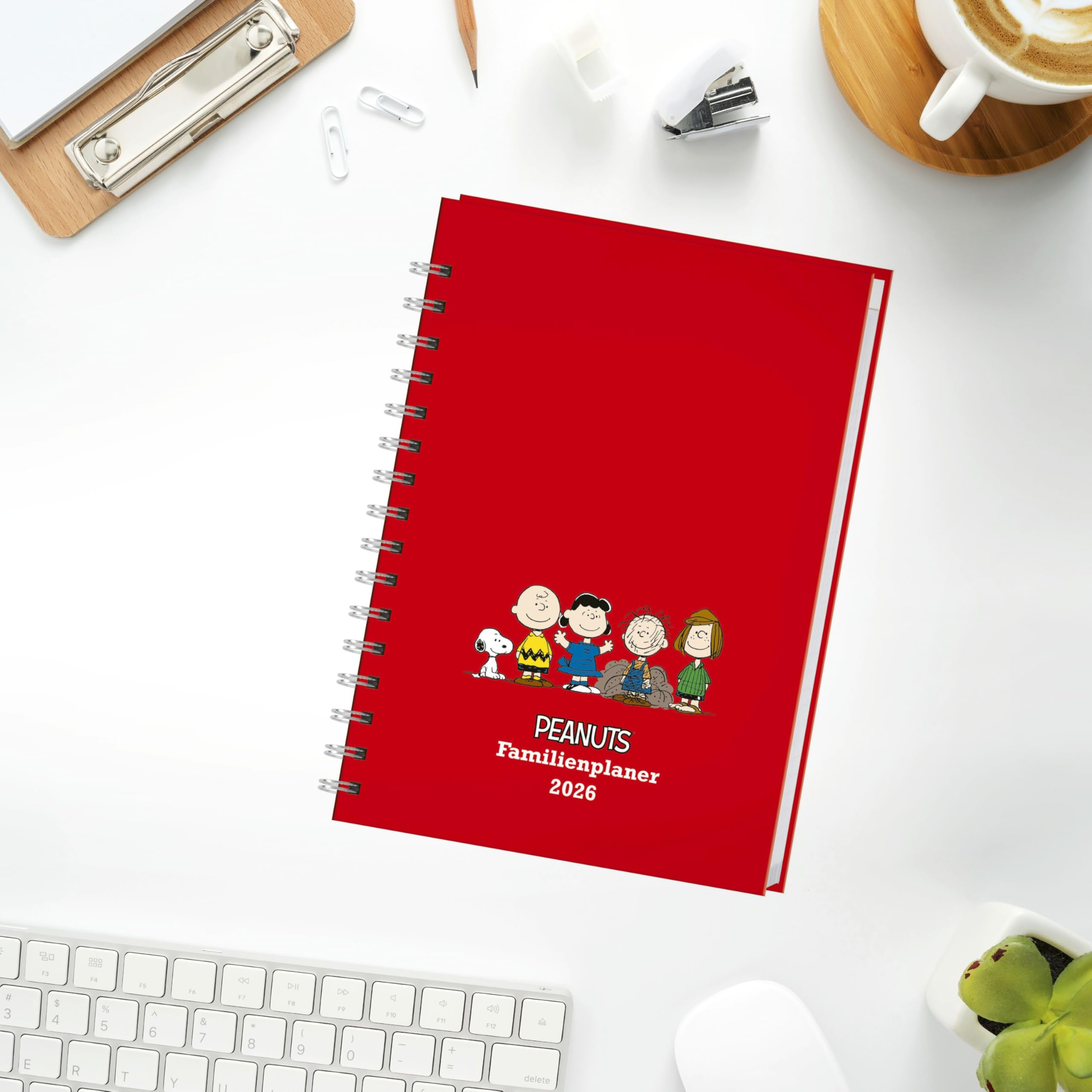 Peanuts Familienplaner-Buch A5 2026: Familienkalender mit 5 Spalten. Liebevoll illustrierter Buch-Kalender mit Einstecktasche und Schulferien. Terminplaner mit 160 Seiten. (Kalenderbücher Heye)