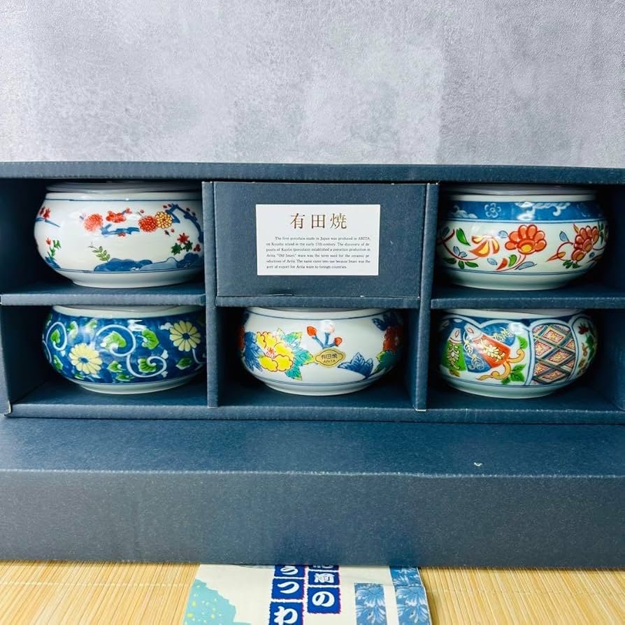 陶印入り有田焼小鉢です Amazon.co.jp: 暮らしの彩り 波佐見焼 小鉢 染錦絵変わり 4柄