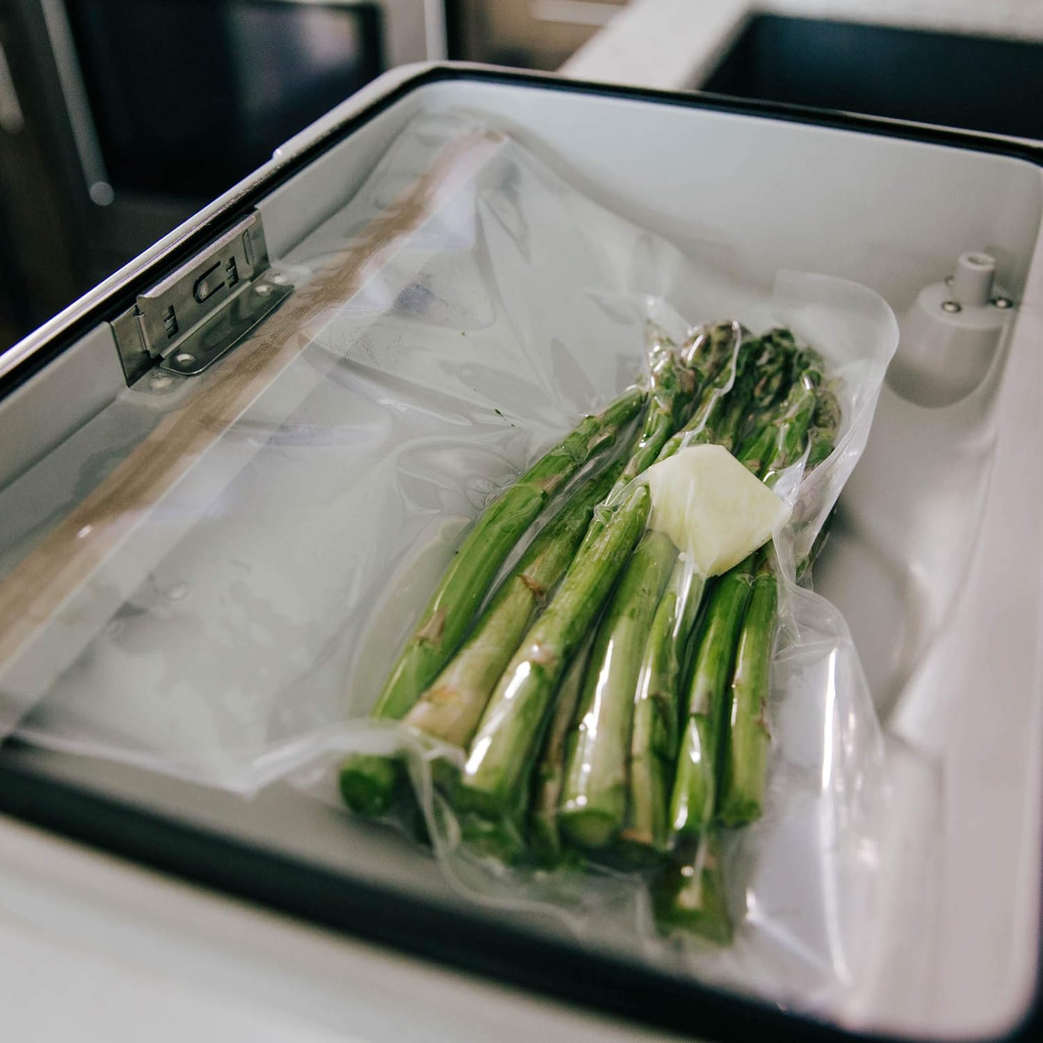 Avid Armor Chamber Vacuum Sealer Model USV20 Ultra Series, Compact Size Perfect for Liquid-Rich Wet Foods Fresh Meats, Marinades, Soups, Sauces and More. Vacuum Packaging the Professional Way: Home & Kitchen