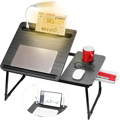 Plus XL - Escritorio ajustable para laptop con luz, puerto USB, soporte para iPad, almacenamiento de cajón, escritorio ajustable más grande de 23.6
