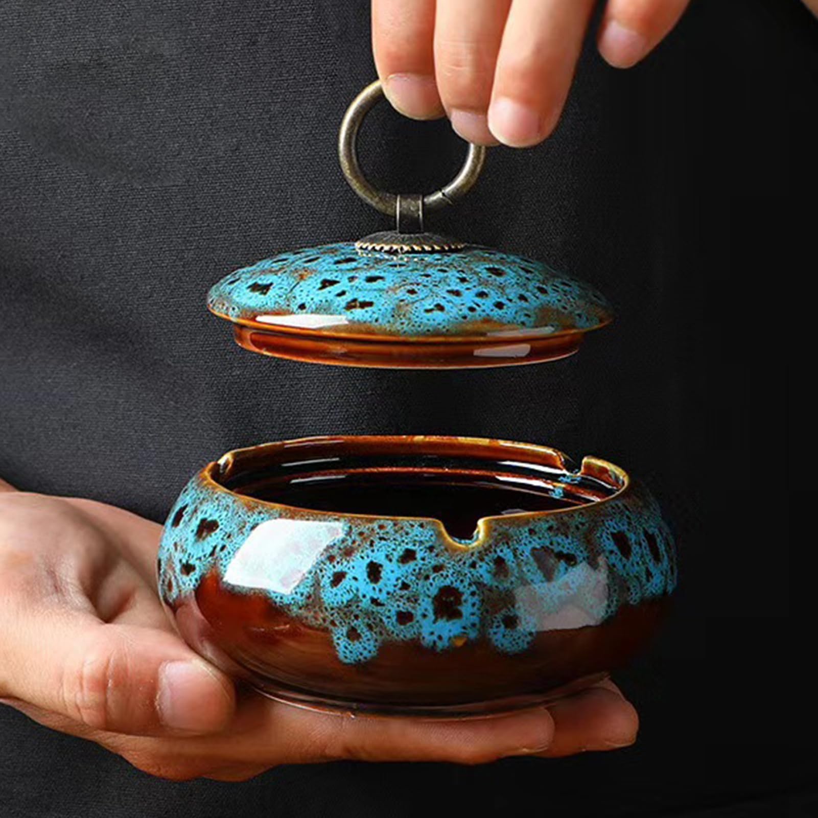 Posacenere da Tavolo Ceramica, Posacenere con Coperchio, Ashtray Ceramic, Antivento, Design Retrò, Adatto per Casa, Ufficio, Scrivania, Patio e Uso Esterno (Blu)