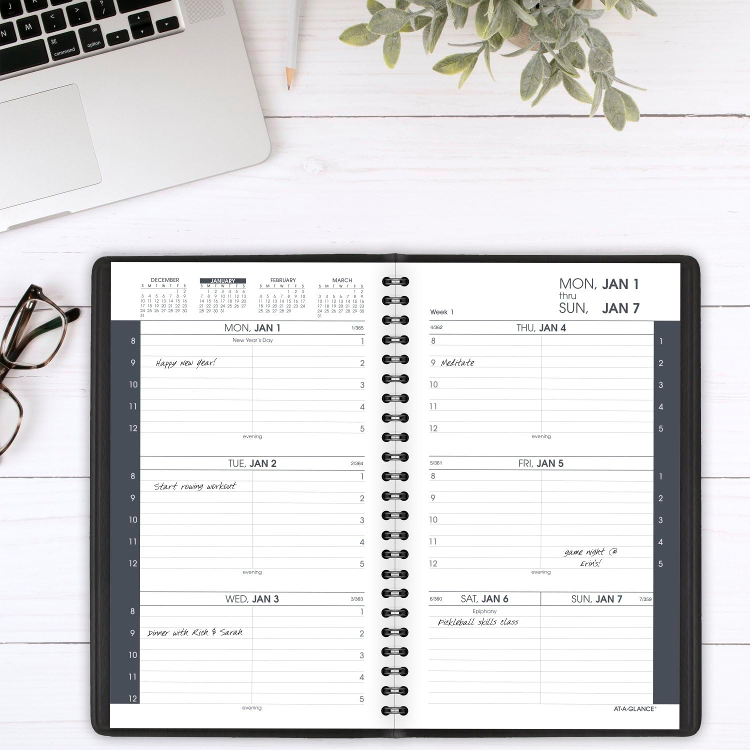 AT-A-GLANCE 2025 Appointment Book Planner, Weekly, 5" x 8", Small, 13 Months, Black (701000525)