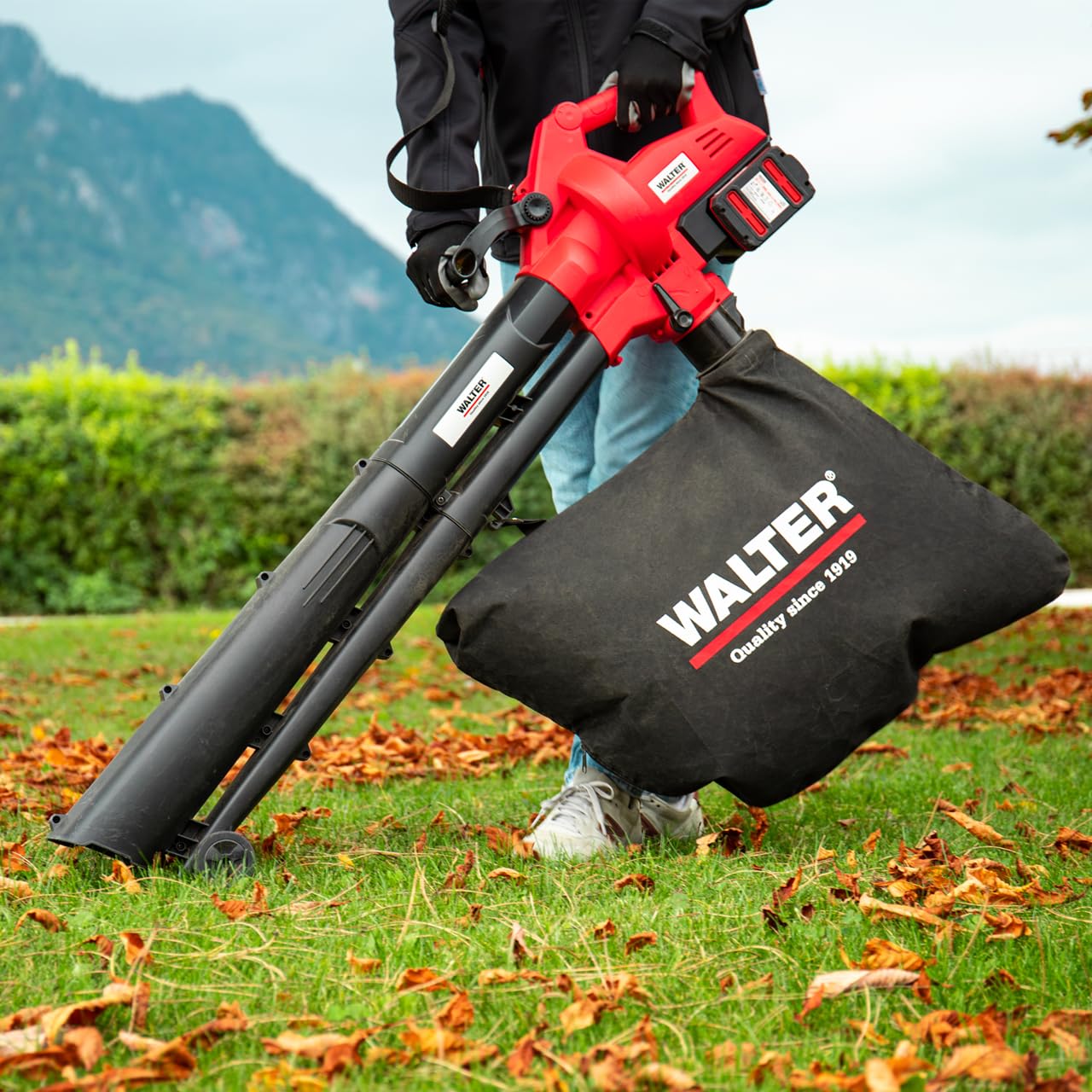 WALTER Professional Li-Ion Akku-Laubbläser und Laubsauger 40V, Blasgeschwindigkeit: 160-210 km/h, Einsaugvolumen 10,3 m³/ min, Laubsackkapazität: 45 l, geringes Gewicht von nur 3,4 kg, inkl. Tragegurt