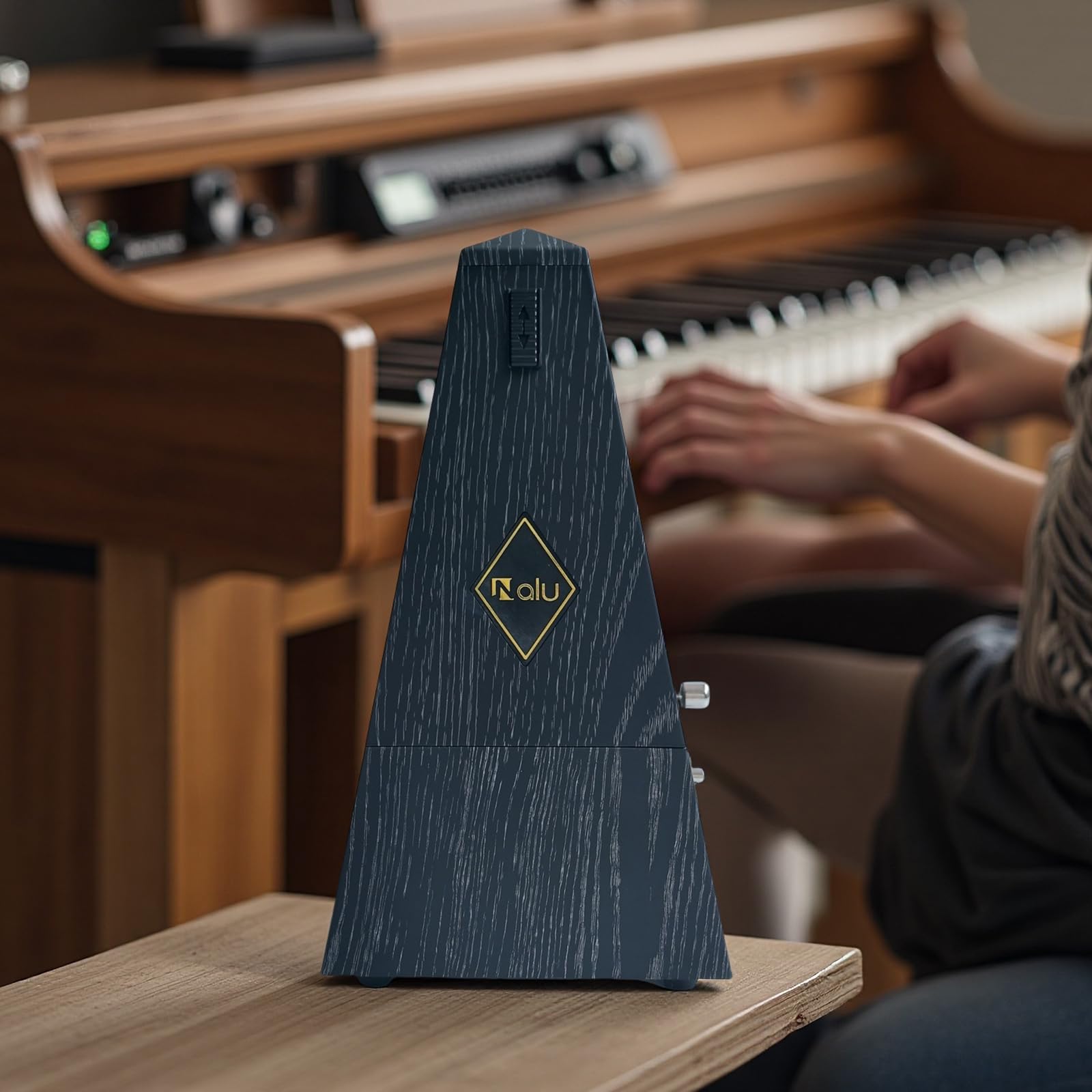 NALU Metrónomo - Diseño mecánico clásico de cuerda con campana para piano, guitarra, violín y todos los instrumentos (grano de madera en T, negro)