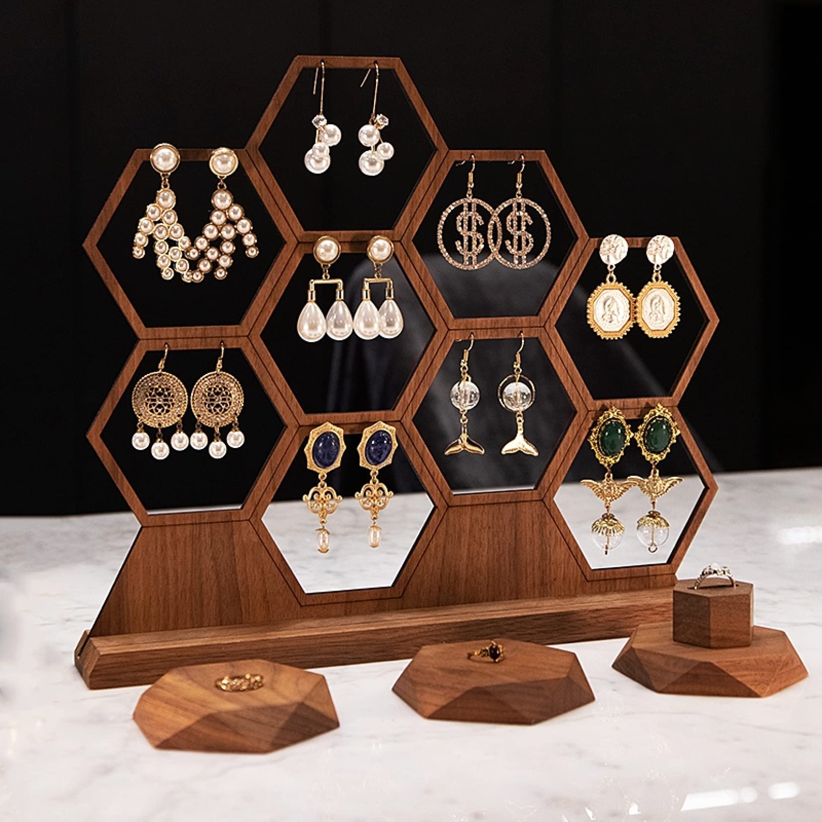 Amazon｜ジュエリースタンド アクセサリースタンド 木製 クルミ 六角形 