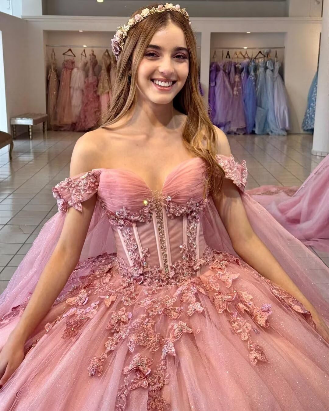 Vestidos de quinceañera con Mariposas 3D y Brillos con Capa y pedrería Vestidos de Fiesta y para Sweet 16 con Hombros Descubiertos YG45