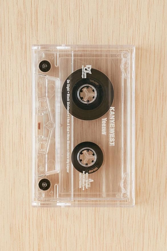 Yeezus[Cassette] (Audio Cassette) Música