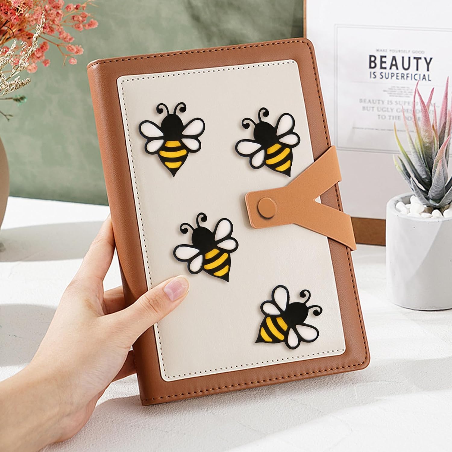 Bee Cutting Dies, BENOSAPCE 2 Pcs Hollow Bees Frame Metal Die Cuts Animal Bees Embossing Stencil Die Cutting Template Mold for Making Wedding Album Paper Card Decoration DIY Scrapbook Photo