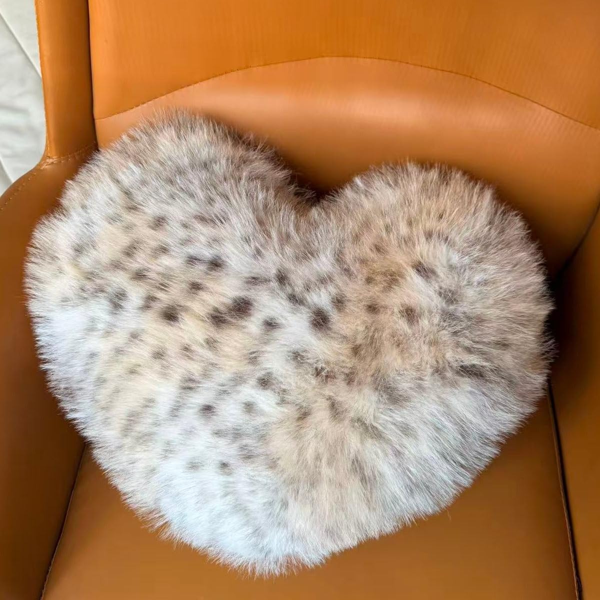 Morbuy Heart Pillow Vintage Leopard Print Faux Fur Heart Shaped Cushion Soft Fluffy Decorative Cushions Throw Pillow for Sofa and Bed, Bedroom Living Room Home Decor (Beige,15.7x19.7in)