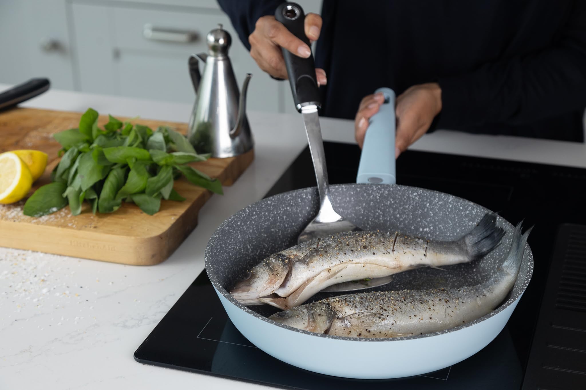 Masterclass, Cast Aluminium Non-Stick Fry Pan Twin Pack Pfa Free Lekka Patelnia W Stylowym Niebieskim Kolorze Z Trwałą Powłoką, Podstawa Indukcyjna Do Piekarnika