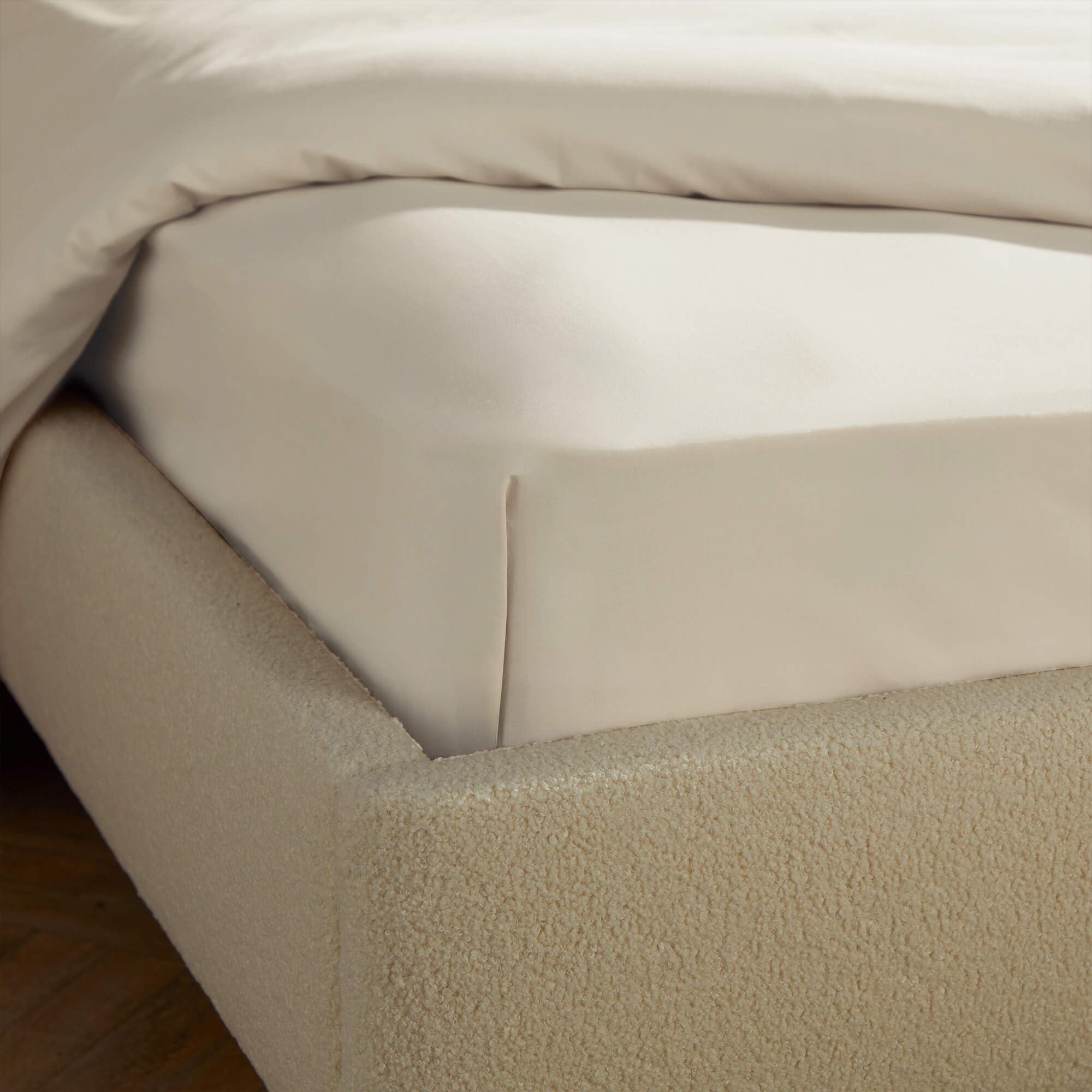 Silentnight Brushed Cotton Bed Linen - Soft Velvety Touch 100 Percent Cotton - Cosy Warmth Feel for Colder Nights - Breathable Lightly Brushed Hypoallergenic (Almond, Double, Fitted Sheet)