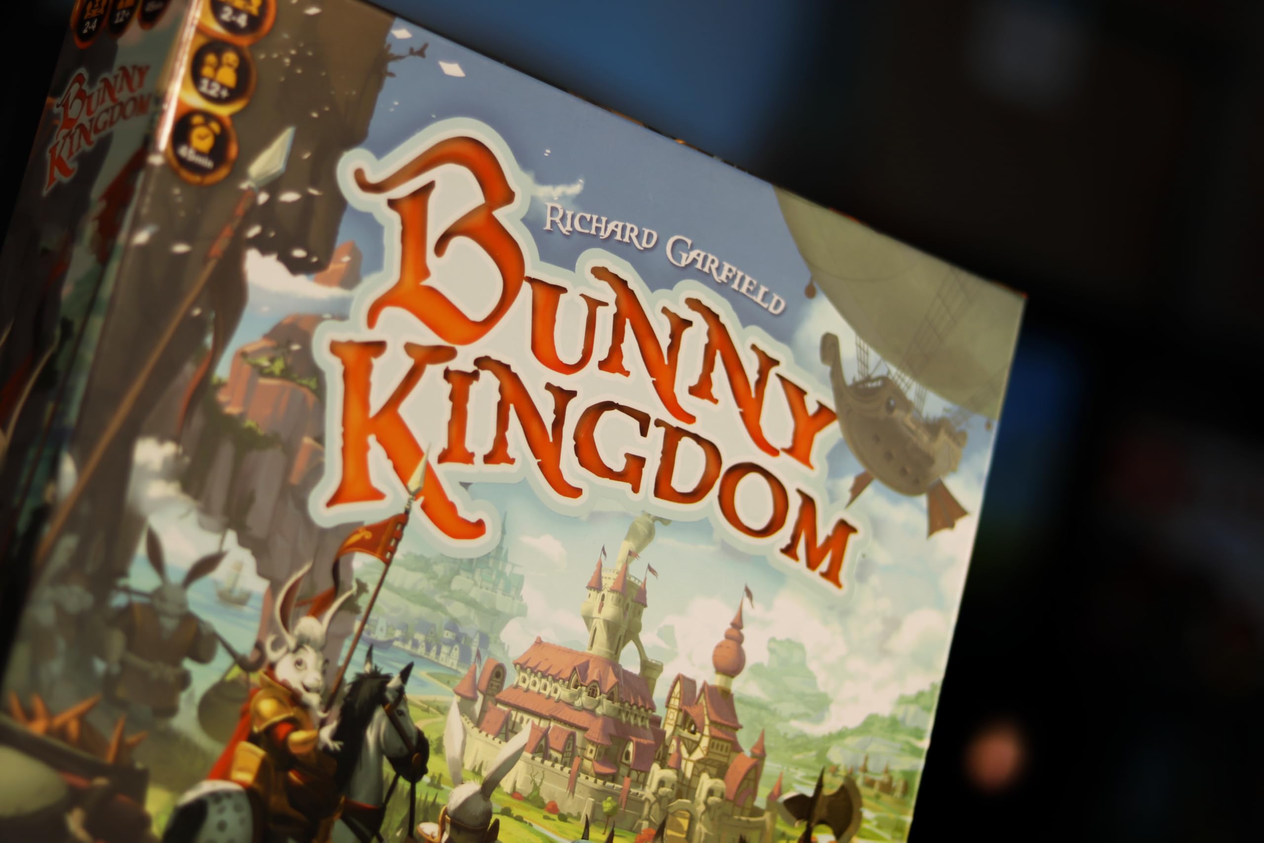 IELLO Bunny Kingdom – Version française – Jeu de Société Stratégique Familial – Draft, Placement, Conquête & Figurines Lapins | 2-4 Joueurs | 45 Min | Dès 12 Ans